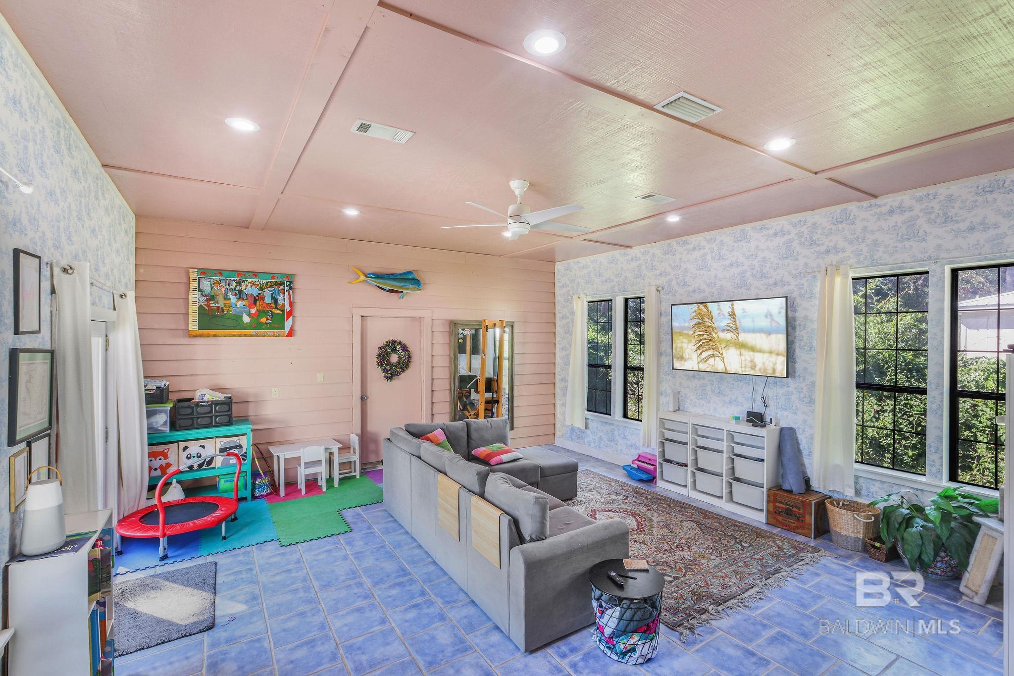 231 W Canal Drive, Gulf Shores, AL, 36542