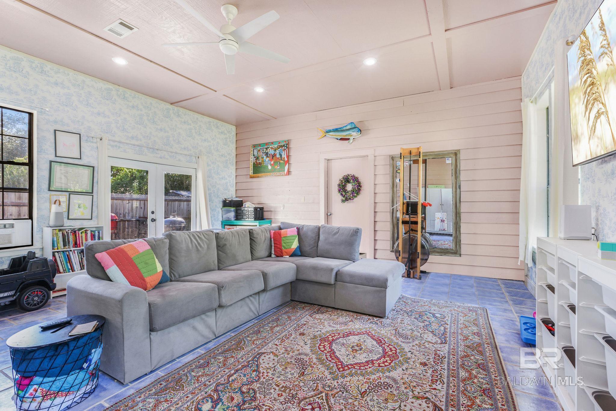 231 W Canal Drive, Gulf Shores, AL, 36542