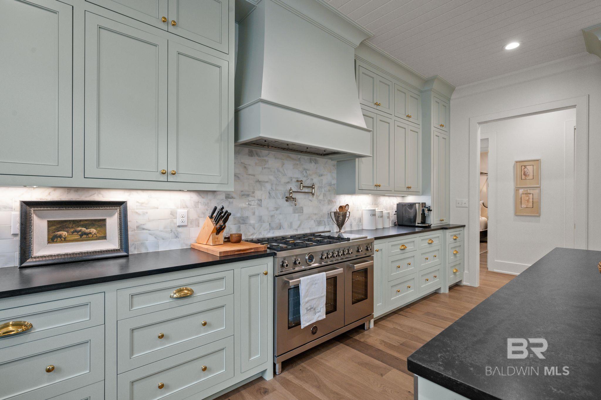 https://zimg.paragon.ice.com/ParagonImages/Property/PG/BCAR/387390/4/0/0/a8bab064cb84bc901271df16543af6c0/7/7593c8035b4531f14f025dd8f2dfc69e/387390-41422045-30ed-446f-9994-df96946f96a4.JPG