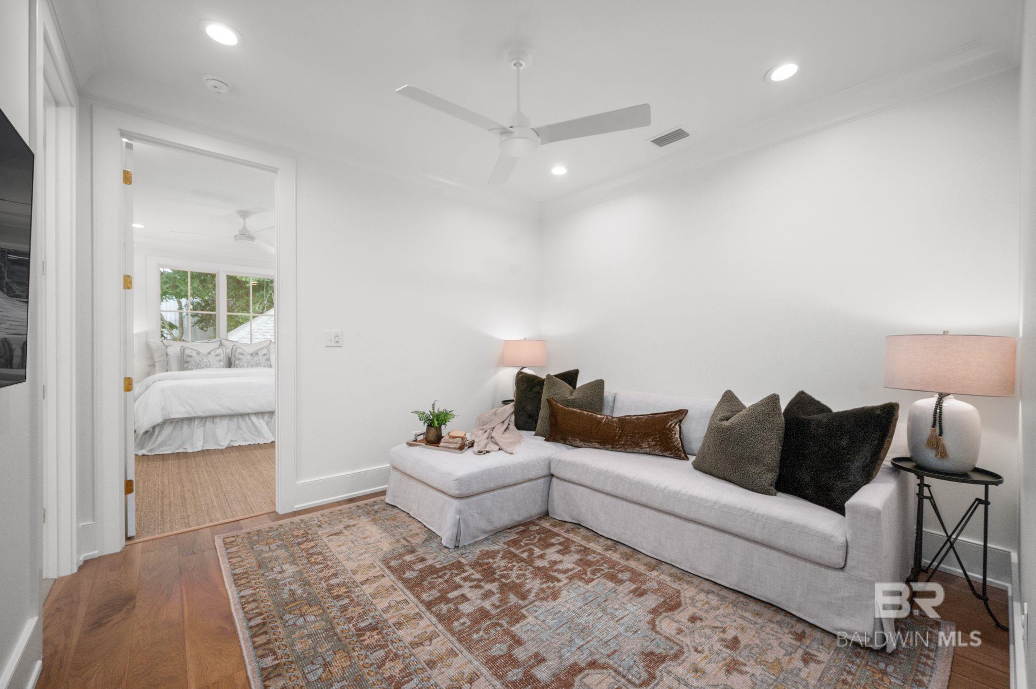 https://zimg.paragon.ice.com/ParagonImages/Property/PG/BCAR/387390/41/0/0/e3d8d935584f960839950c317a88ffc4/7/7593c8035b4531f14f025dd8f2dfc69e/387390-dc8ff191-fcbe-48c1-9ee2-dcd7d682181f.JPG