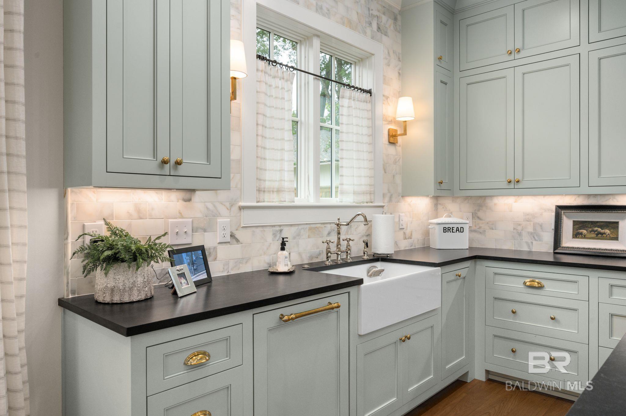 https://zimg.paragon.ice.com/ParagonImages/Property/PG/BCAR/387390/6/0/0/e68c2a660ad6640f53accbf308c7cf6d/7/7593c8035b4531f14f025dd8f2dfc69e/387390-07c07f8f-881e-47f6-9878-9959ec3f8ebb.JPG