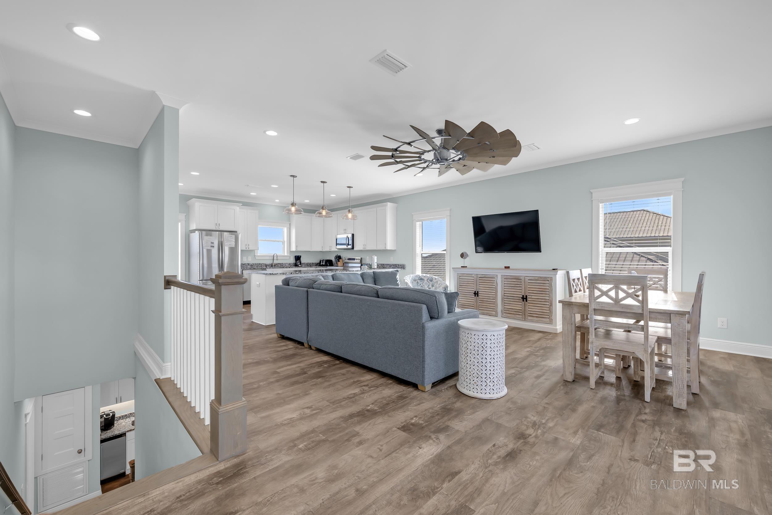 https://zimg.paragon.ice.com/ParagonImages/Property/PG/BCAR/387453/10/0/0/6d0b1fb7c74bc3746fd999273a7745ff/7/8ceef87e2440ab1e6f09cae7a48ea8ee/387453-59e69634-97af-4ec1-aba7-a0c8436b0a30.JPG