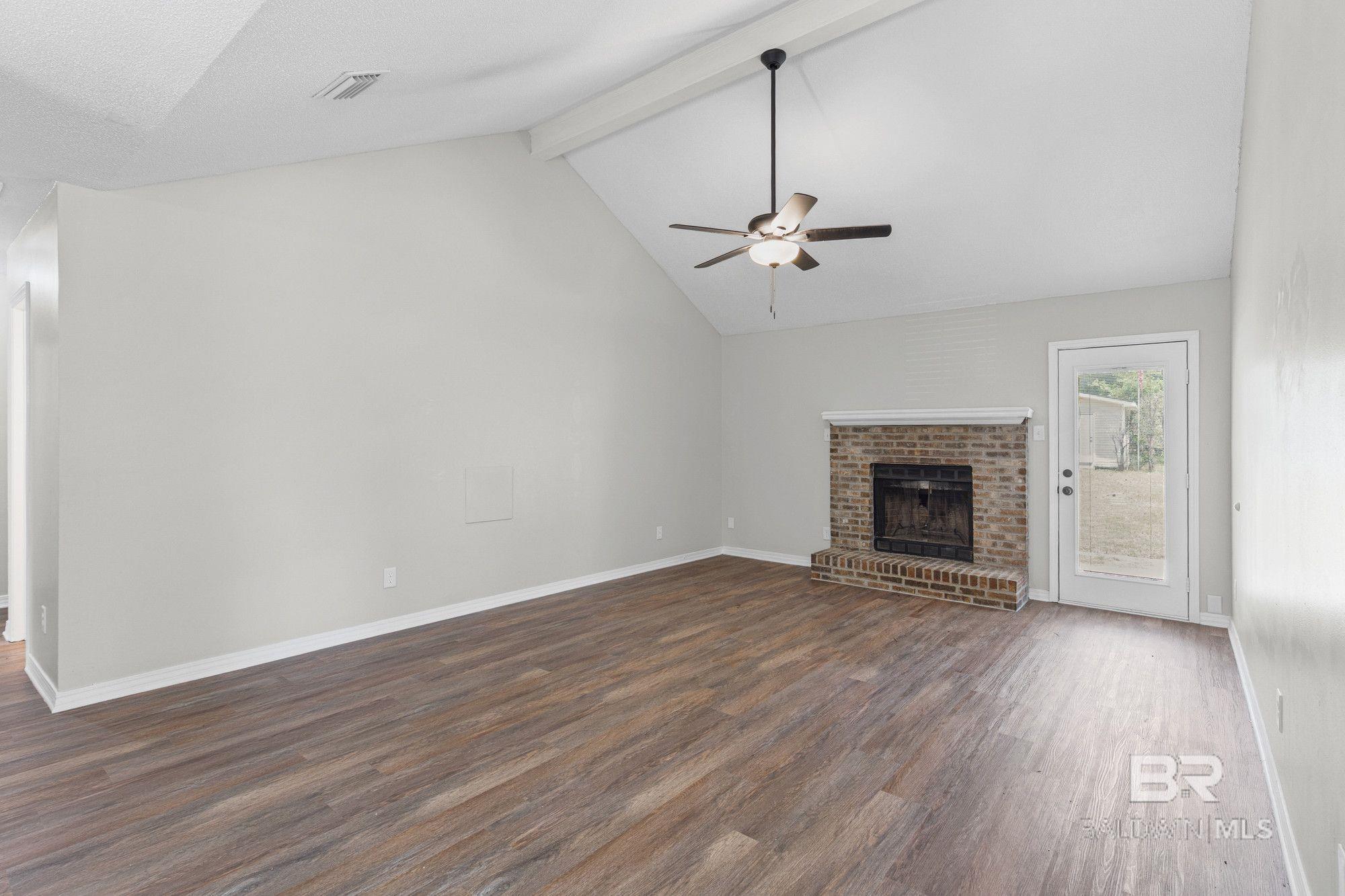 https://zimg.paragon.ice.com/ParagonImages/Property/PG/BCAR/388109/2/0/0/0bbad94f3a24c6ccd9b38ef89d29c727/7/9bf7538e72226e60f3bde0be36ed88e6/388109-db3511f5-4ce3-4398-b9cc-eba803cfb621.JPG