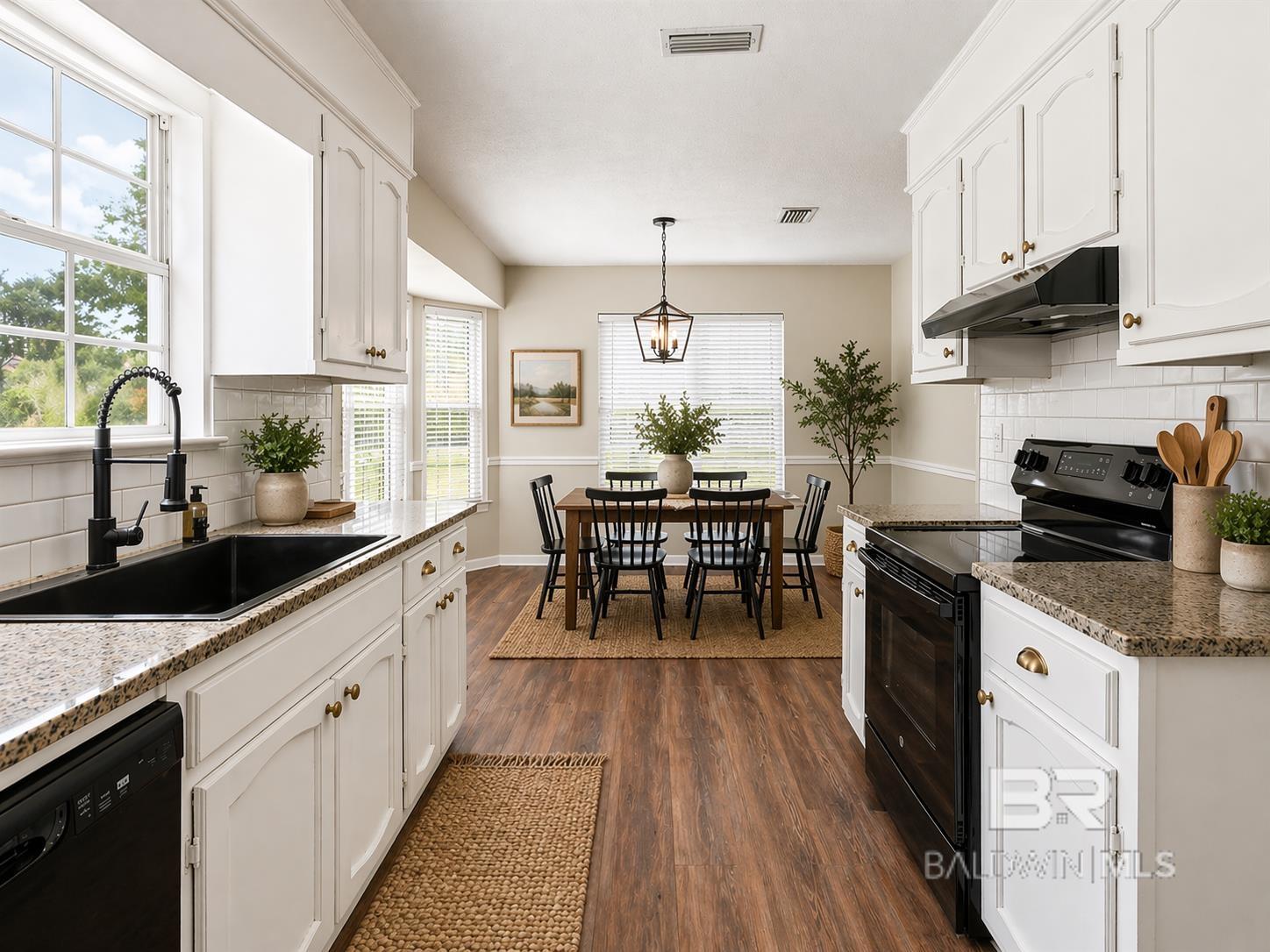 https://zimg.paragon.ice.com/ParagonImages/Property/PG/BCAR/388109/4/0/0/f8e108d04ba4bca8ae2d991ac76b0f48/7/9bf7538e72226e60f3bde0be36ed88e6/388109-ace2c15e-7f0c-4b88-8d93-2b060a0bfd36.JPG