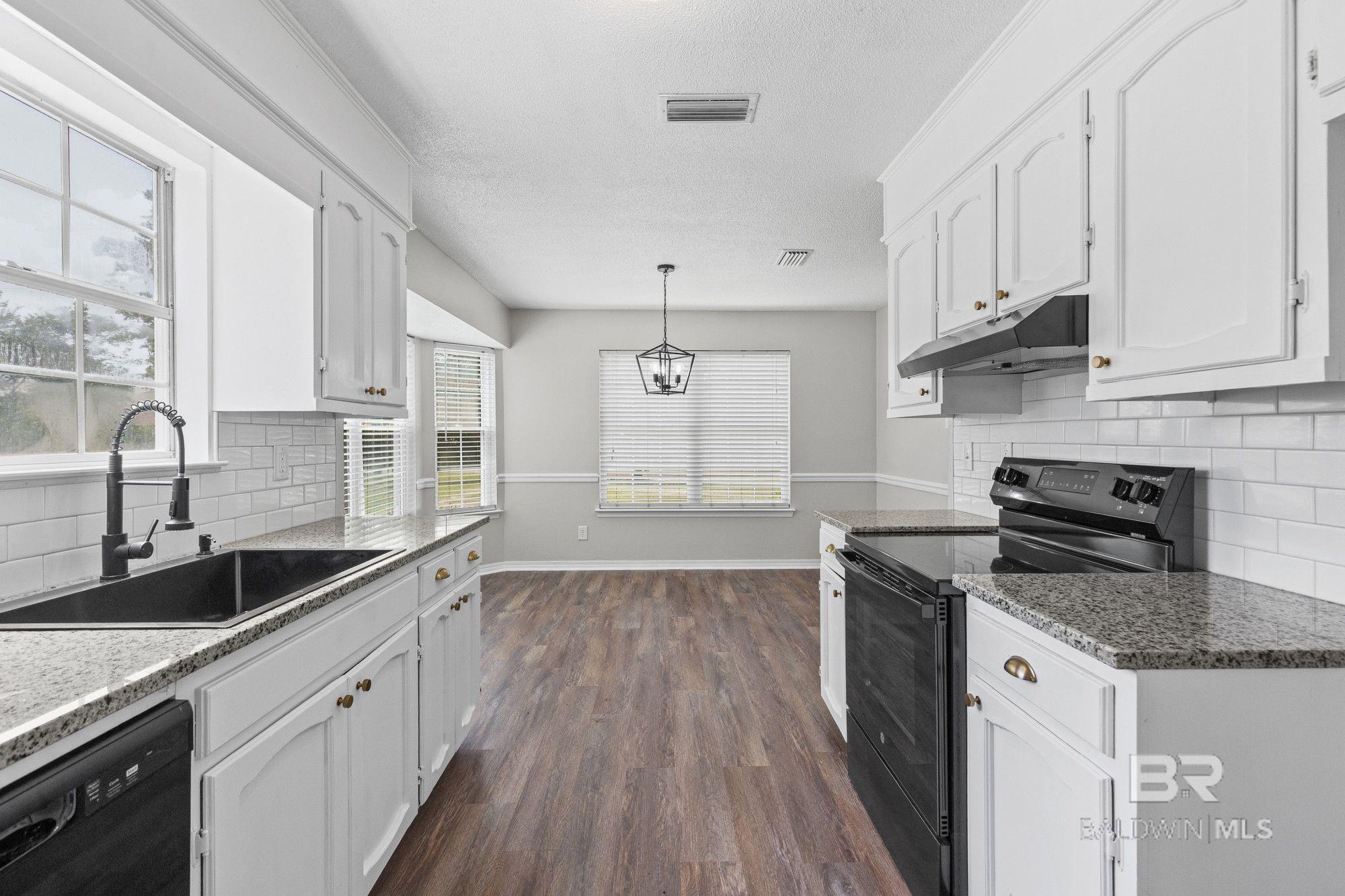 https://zimg.paragon.ice.com/ParagonImages/Property/PG/BCAR/388109/5/0/0/02528370729ccccadae9b89452fab5ae/7/9bf7538e72226e60f3bde0be36ed88e6/388109-8977940d-9acd-4bcd-9f79-7b08f2473b75.JPG