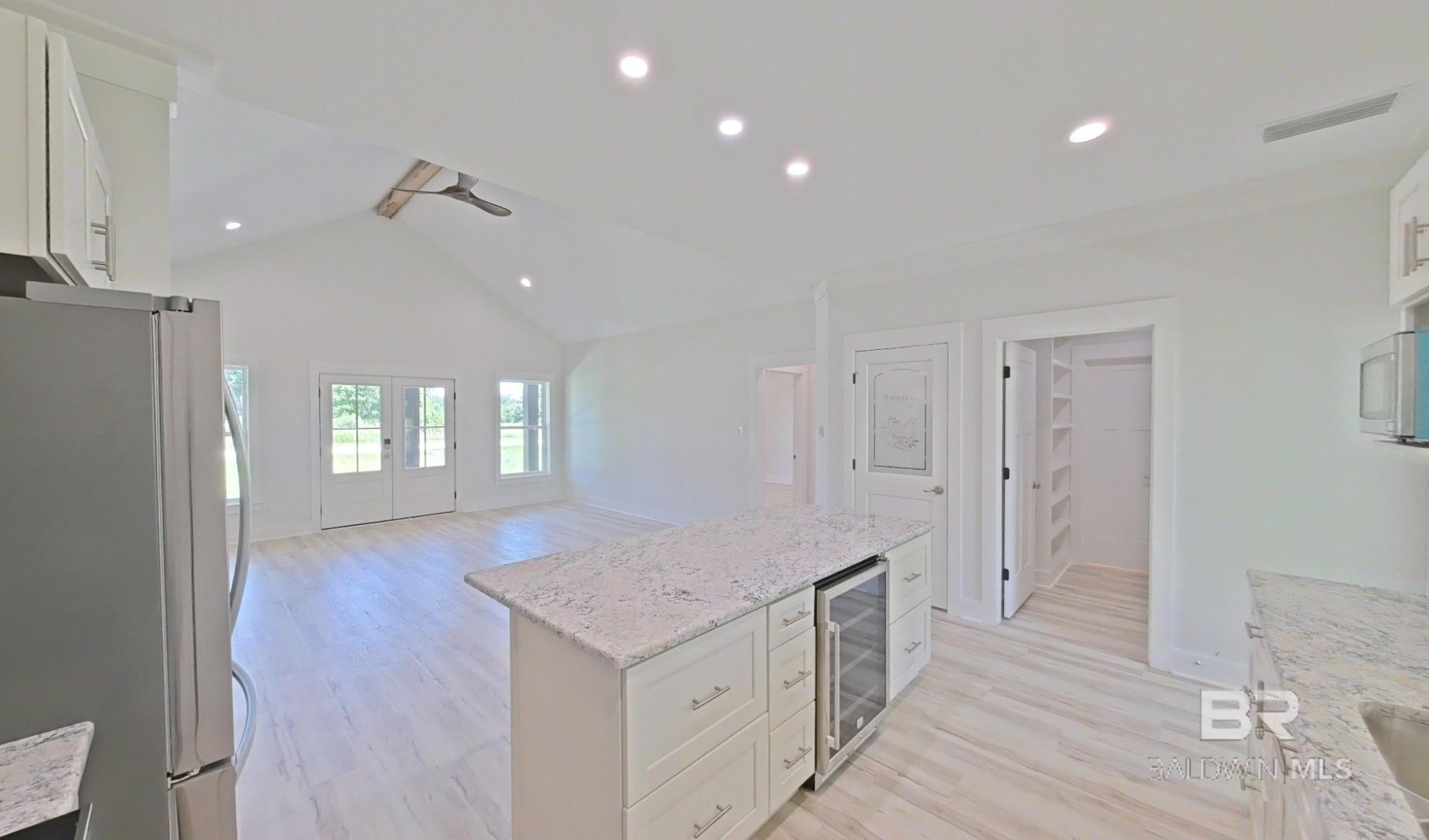 https://zimg.paragon.ice.com/ParagonImages/Property/PG/BCAR/388901/11/0/0/e258b3bdd99b56cd5cf427872252b544/7/53e5ebe3817e0c7ac9c1f79363640446/388901-90c793ef-323f-4304-8f41-42aa2a7ad637.JPG