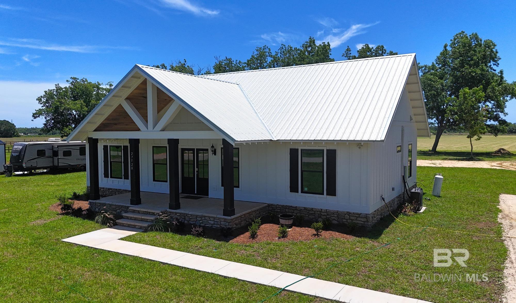 https://zimg.paragon.ice.com/ParagonImages/Property/PG/BCAR/388901/3/0/0/5d1d740e9d4c87f9823db5c8724ac9e0/7/53e5ebe3817e0c7ac9c1f79363640446/388901-ec7ccdec-57ea-40a0-b932-0a76816346c8.JPG