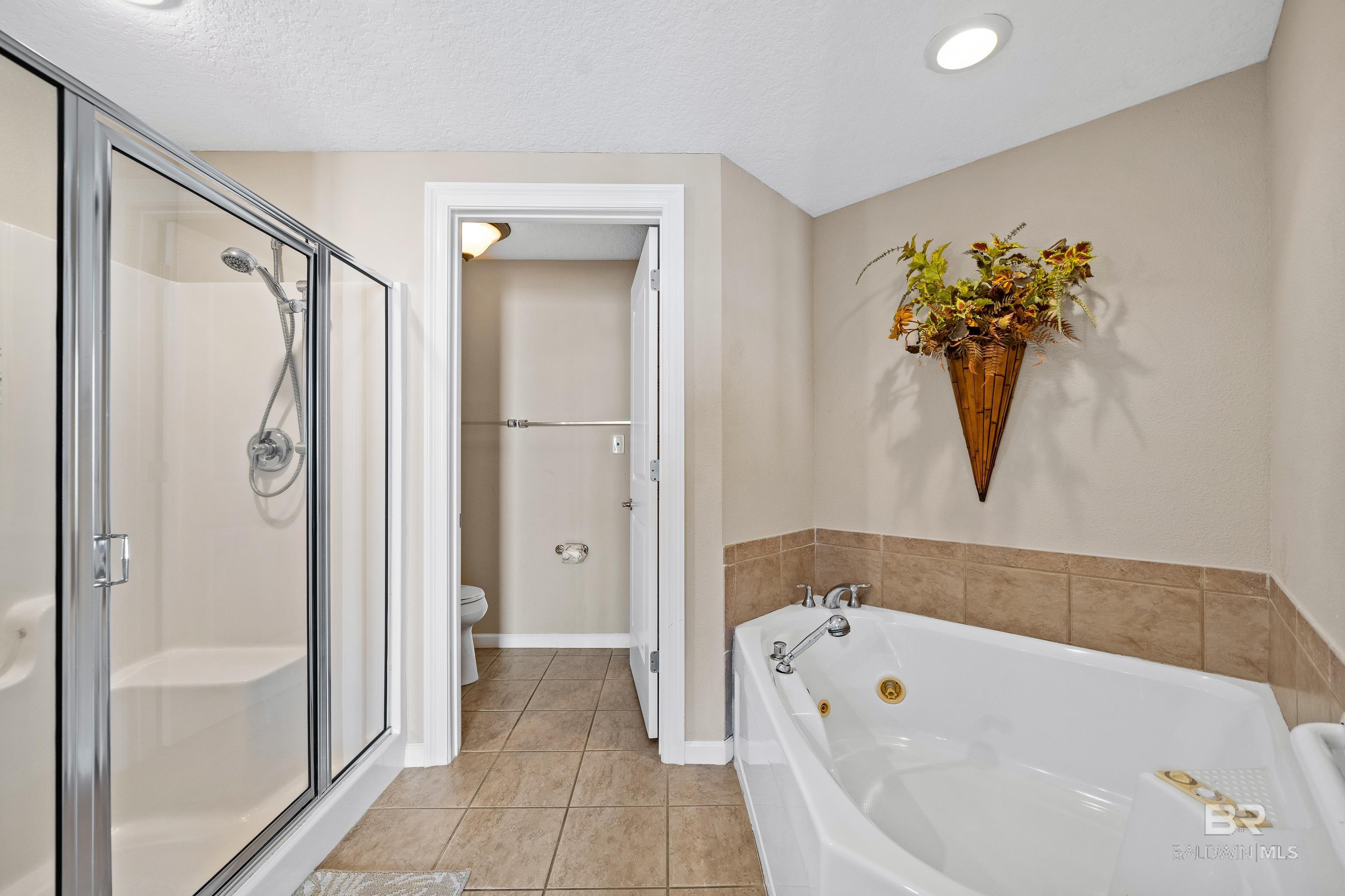 https://zimg.paragon.ice.com/ParagonImages/Property/PG/BCAR/388944/16/0/0/a72e6bd8207dbd589fa99b09278bc680/7/b1f5e6be26a01ceefd5c37843b1f8d87/388944-42cc5cba-3bf4-40b9-8dd2-4f315d0e05e9.JPG