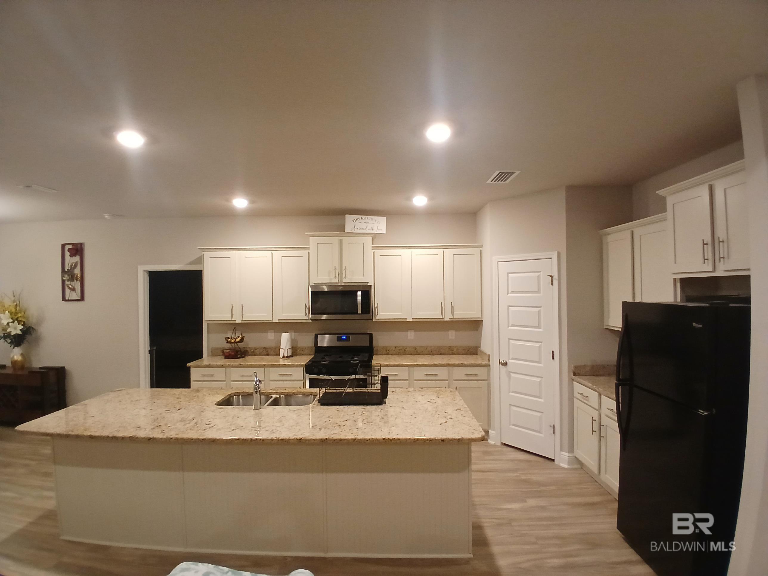 https://zimg.paragon.ice.com/ParagonImages/Property/PG/BCAR/389027/7/0/0/1e39519aa411c4844b7fdfb62a366f21/7/30a2f3fd4d6451e951718930ee03ee5c/389027-007fa8ea-4468-418f-a9de-92c48d8b2860.JPG