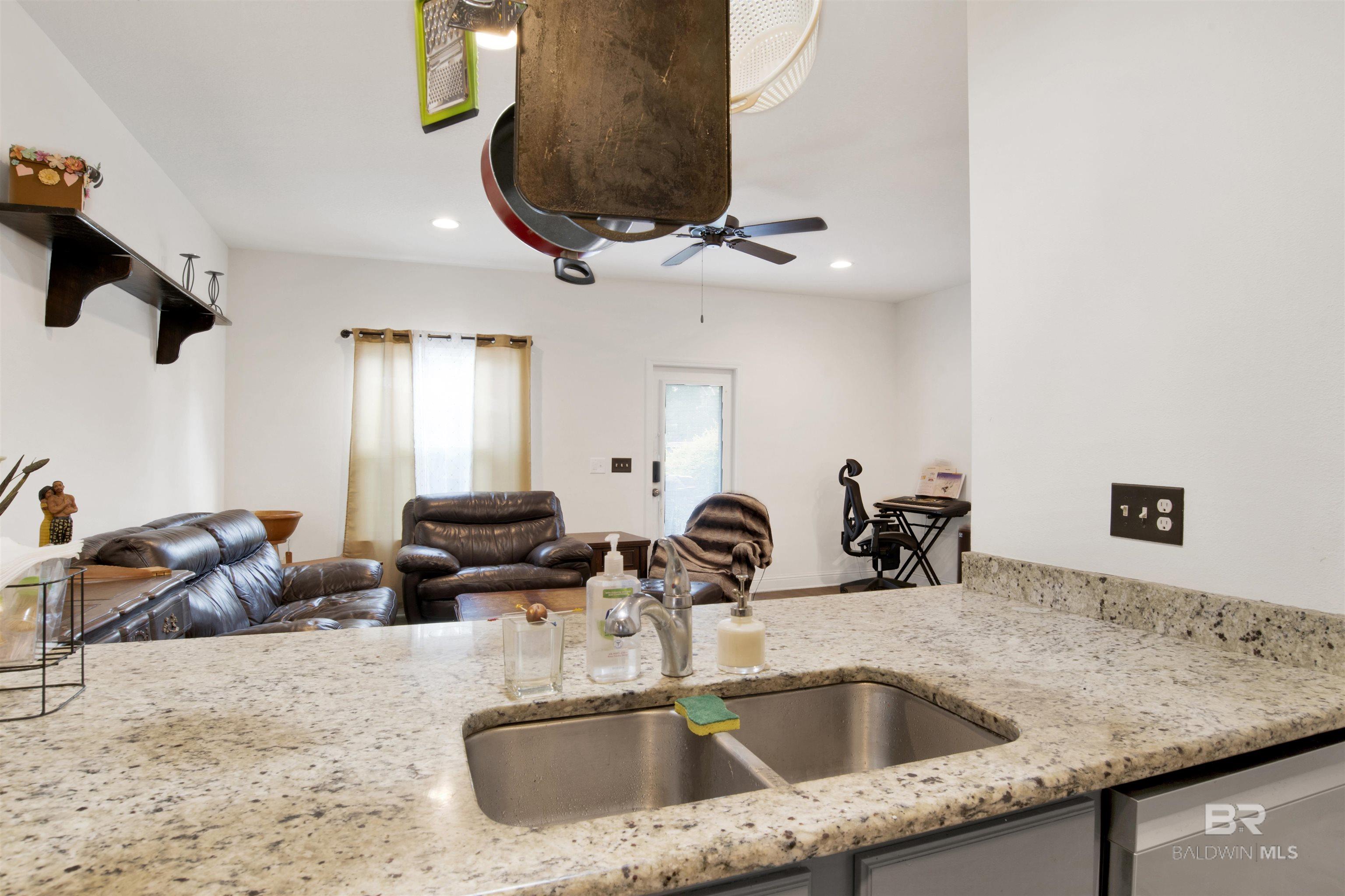 https://zimg.paragon.ice.com/ParagonImages/Property/PG/BCAR/389892/15/0/0/85cd0859e636dd3c645a819b8d789ec2/7/d686af97a15f44e957b621d8547e94e8/389892-f2309ca0-92f6-4711-a982-fb81799c5bda.JPG