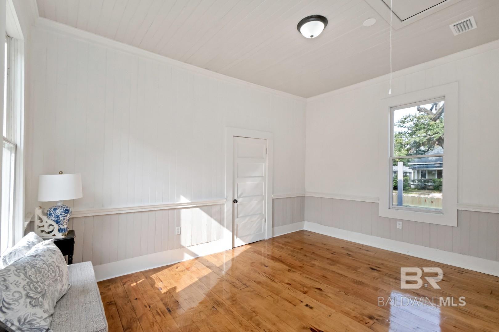 https://zimg.paragon.ice.com/ParagonImages/Property/PG/BCAR/389960/11/0/0/f4f5b664e646d50c0715e96dbdd33419/7/64866e163b9874348ed5bc908f752e2d/389960-413118a5-7238-4570-8c78-35e4e675ceed.JPG