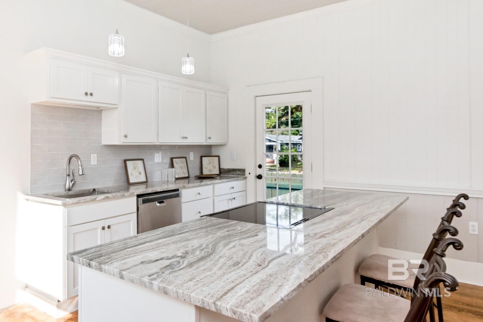 https://zimg.paragon.ice.com/ParagonImages/Property/PG/BCAR/389960/5/0/0/ef3a78f59f0865c71f51ca8794e672e1/7/64866e163b9874348ed5bc908f752e2d/389960-8e0222ab-a2cf-4331-bae0-bf69e91b0a76.JPG