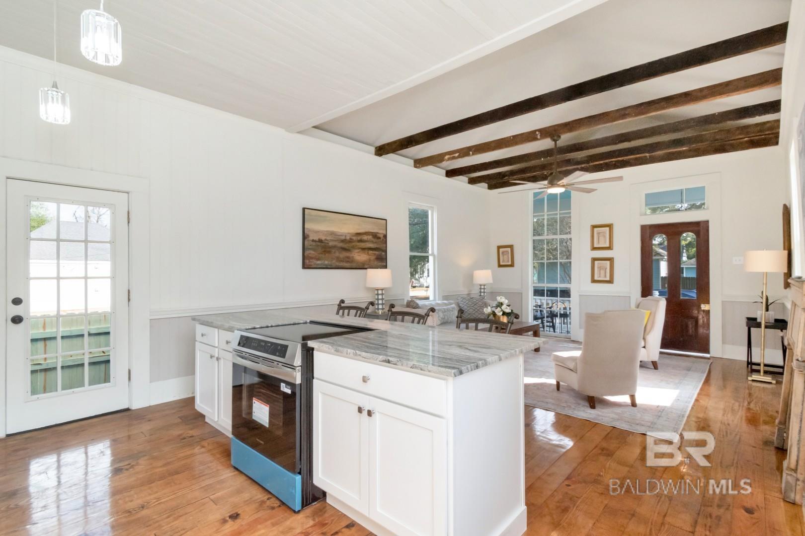 https://zimg.paragon.ice.com/ParagonImages/Property/PG/BCAR/389960/7/0/0/7086556e8c596c9579c6a92e545b40e4/7/64866e163b9874348ed5bc908f752e2d/389960-577f1f77-cc4c-4168-9bb8-0bf6e2ffb479.JPG