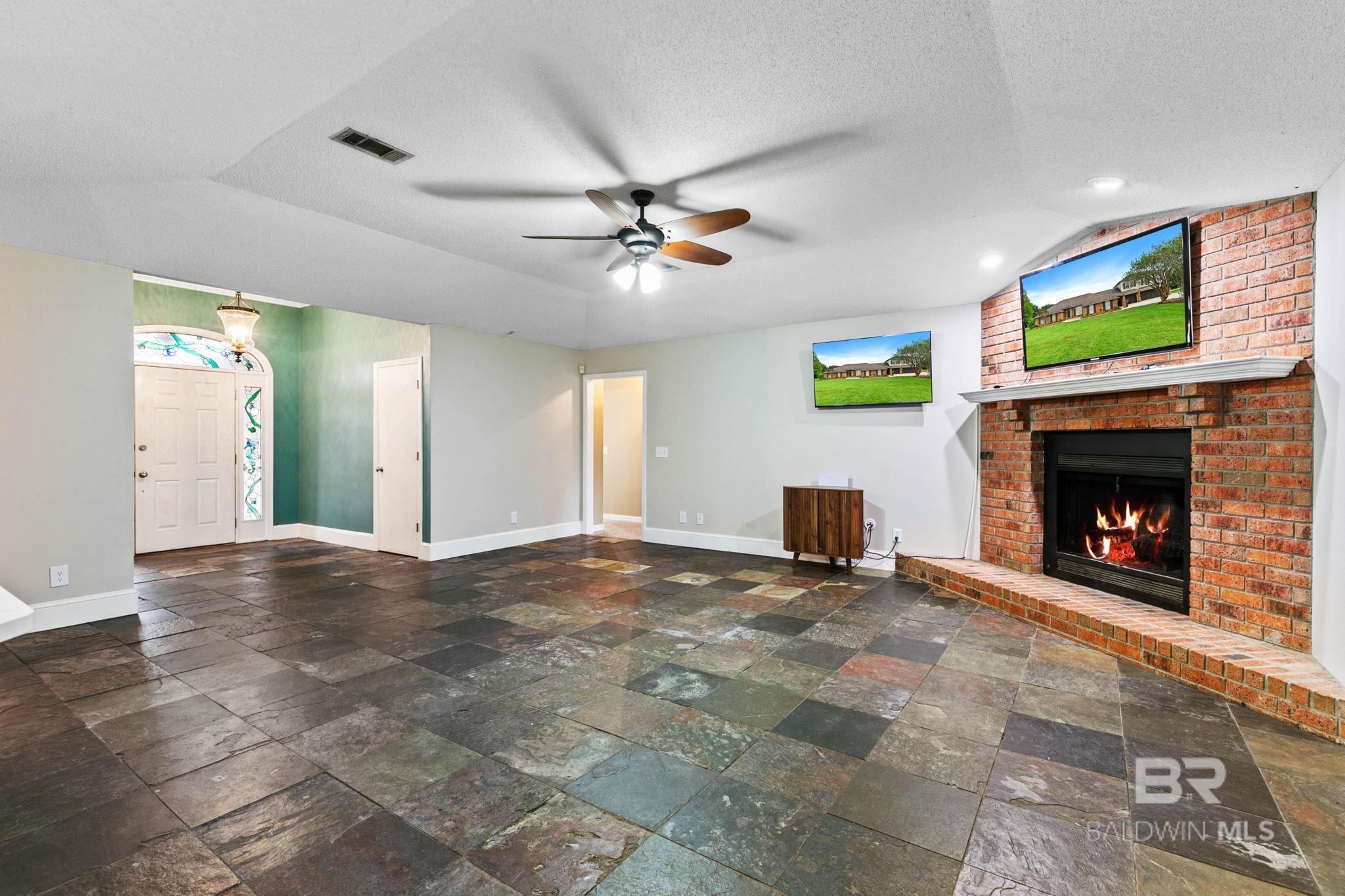 https://zimg.paragon.ice.com/ParagonImages/Property/PG/BCAR/390145/13/0/0/e2f57c0e1940fe76e6c24377a411a906/7/d1d77783e5bd932c1774d37470ad66b9/390145-9a1fec3d-4510-40cc-8258-6d34e8647992.JPG