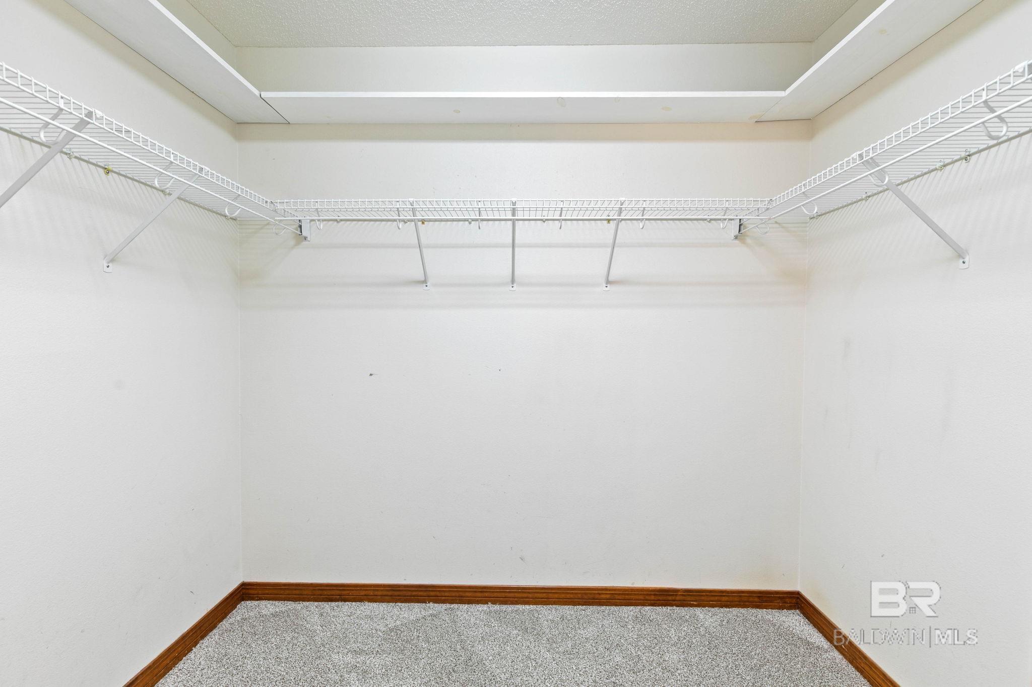 https://zimg.paragon.ice.com/ParagonImages/Property/PG/BCAR/390145/50/0/0/9452f3e15dc3613e1e866bc5c6592298/7/d1d77783e5bd932c1774d37470ad66b9/390145-a3aebda8-a9b2-489a-883f-bef3f4732d6d.JPG