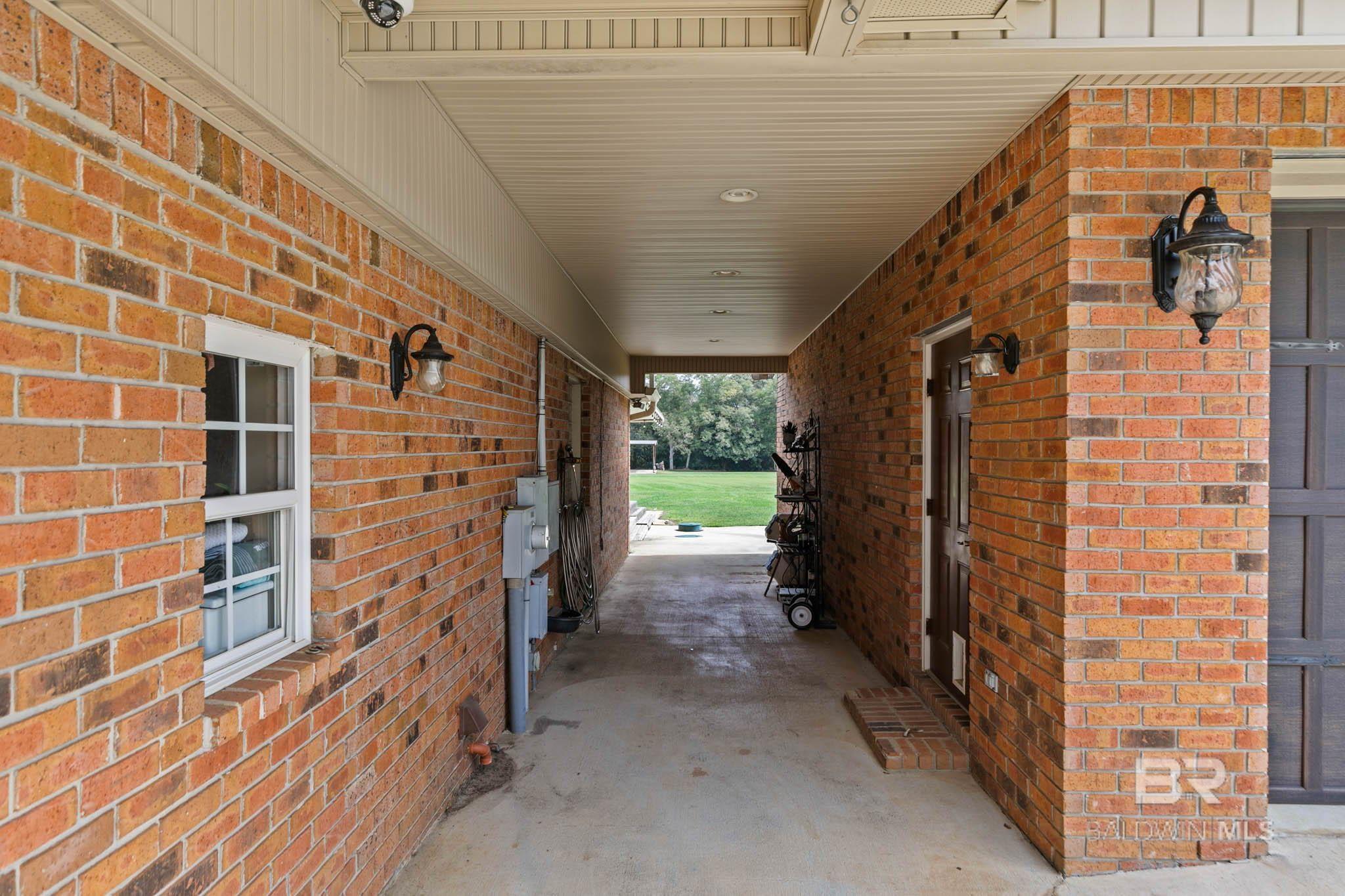 https://zimg.paragon.ice.com/ParagonImages/Property/PG/BCAR/390145/64/0/0/c5b3c02c318cde45324ddeee8b238936/7/d1d77783e5bd932c1774d37470ad66b9/390145-b852e536-9a75-442e-b2ab-73feb3a45baa.JPG