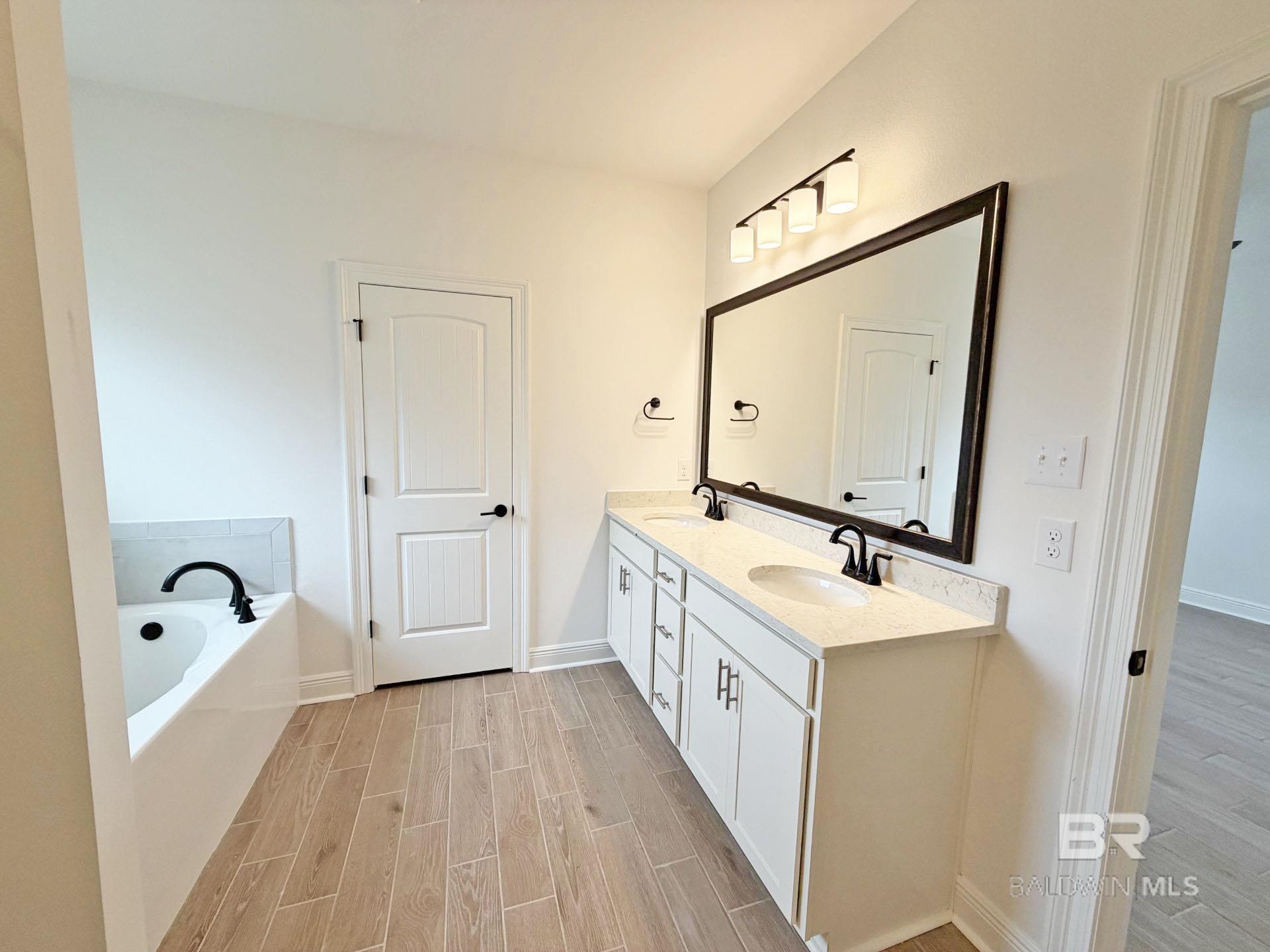 390153 | Photo 12
