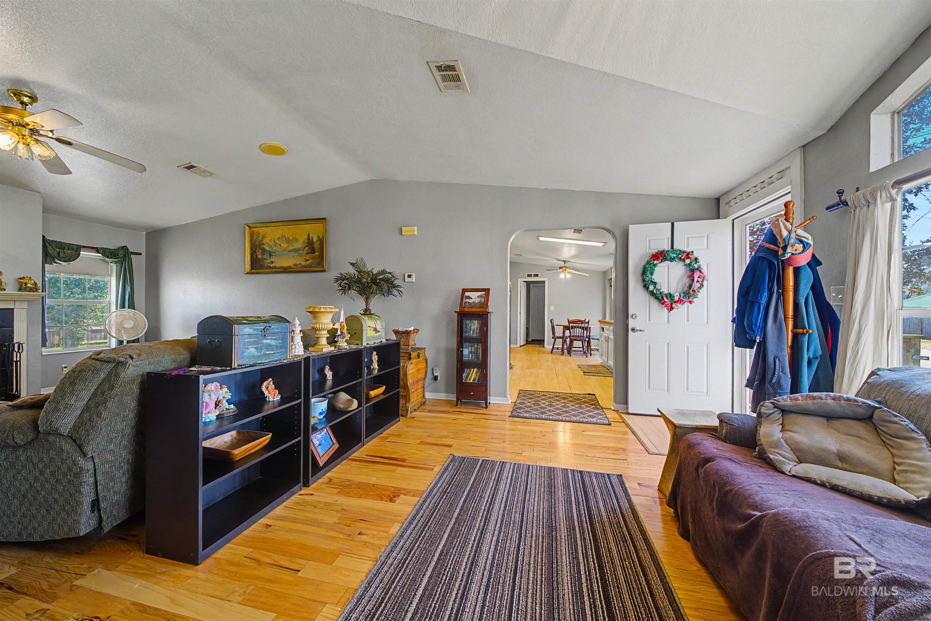 https://zimg.paragon.ice.com/ParagonImages/Property/PG/BCAR/390693/11/0/0/93ec58de972e68e69f0776abb0bb99bf/7/7a89c703324dca2d641e6253c6ea14f2/390693-a9f053ee-f70a-43c5-86e1-d003e32c164d.JPG