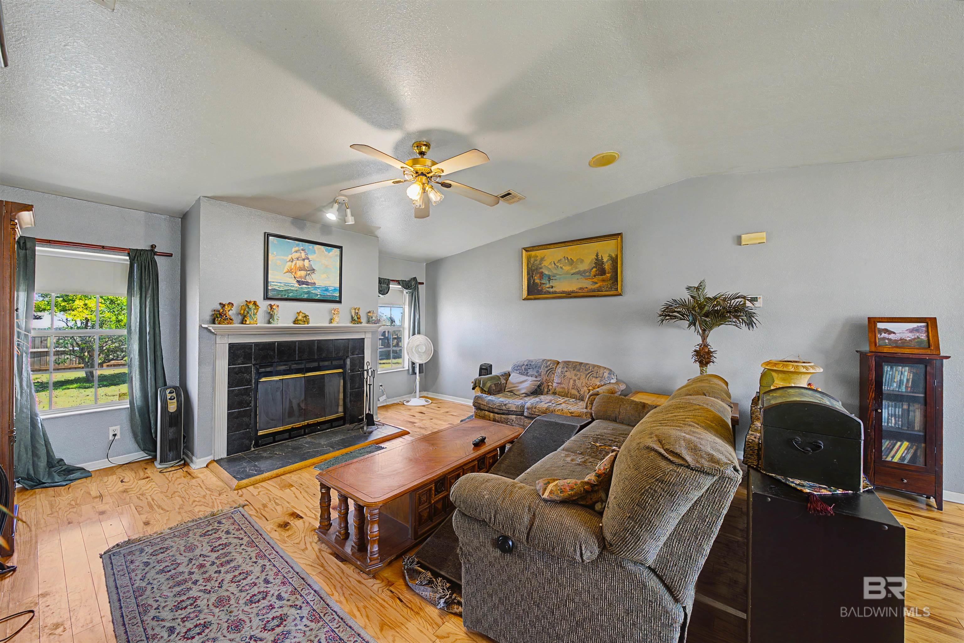 https://zimg.paragon.ice.com/ParagonImages/Property/PG/BCAR/390693/13/0/0/50be041e6661b5a04878404097c0b4ba/7/7a89c703324dca2d641e6253c6ea14f2/390693-c1a9cb09-8932-404d-bc5f-4ed5e7219631.JPG