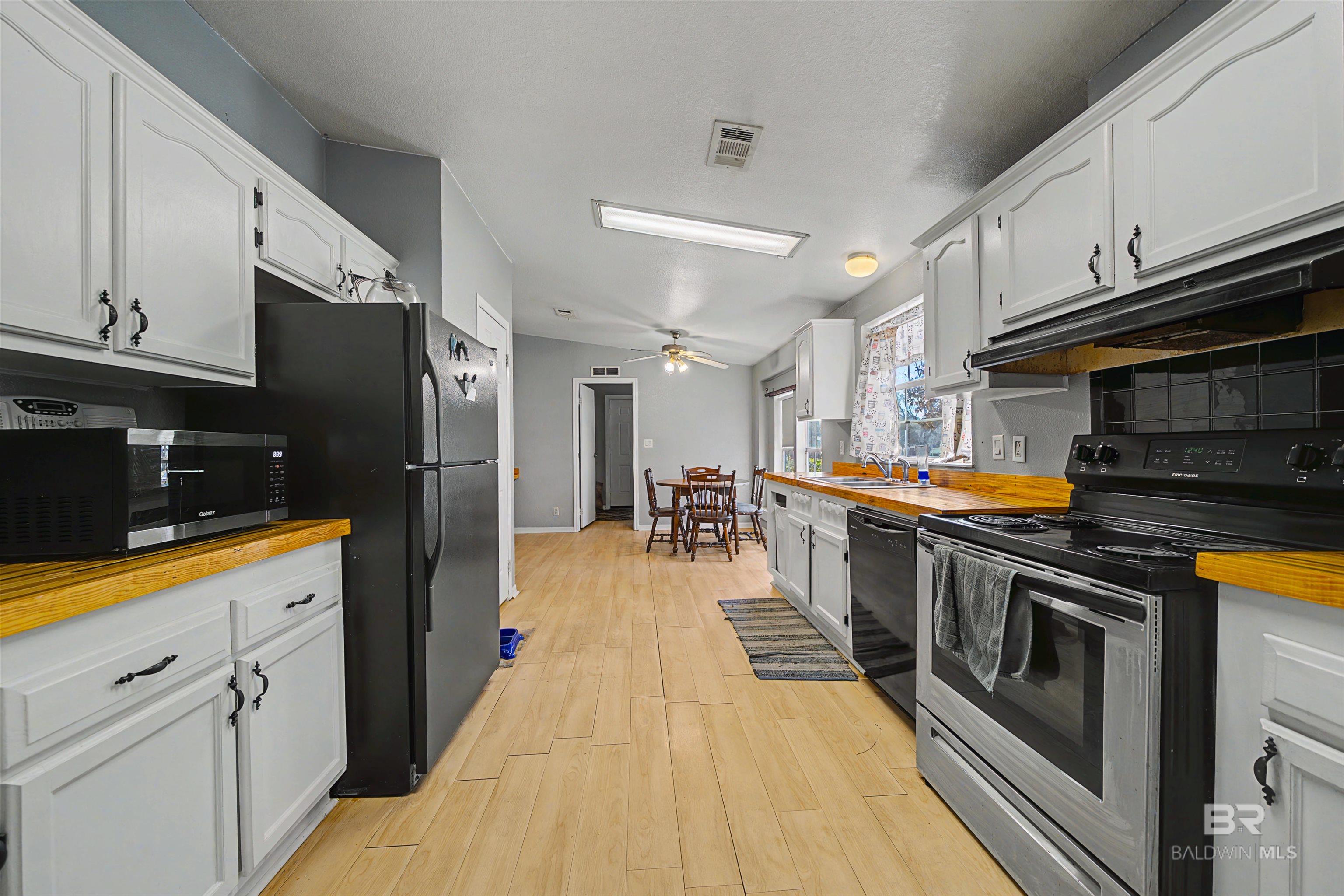 https://zimg.paragon.ice.com/ParagonImages/Property/PG/BCAR/390693/16/0/0/596372b74fc25b4cae1079a65fe5c91e/7/7a89c703324dca2d641e6253c6ea14f2/390693-b0e64a0f-9030-4ea9-bf34-b5b27cf11547.JPG