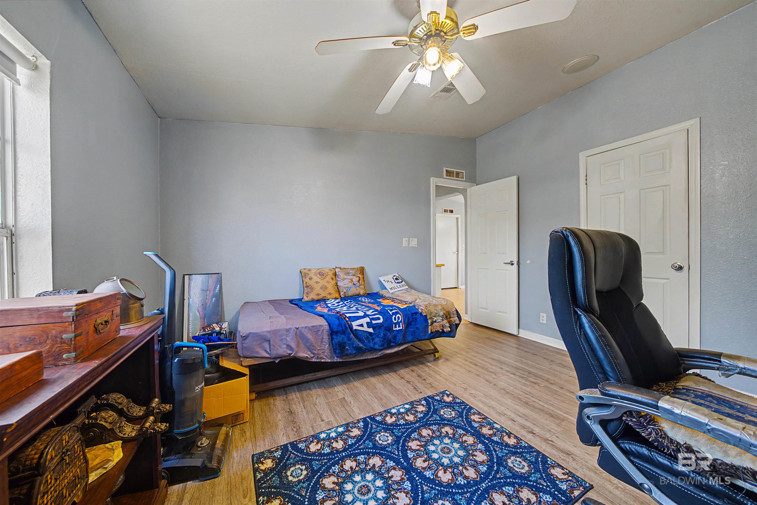 https://zimg.paragon.ice.com/ParagonImages/Property/PG/BCAR/390693/36/0/0/d8968d7a457e9de9a061a838dafc0f2e/7/7a89c703324dca2d641e6253c6ea14f2/390693-d37fe9fb-930f-4ff8-8b1e-6f950094e476.JPG