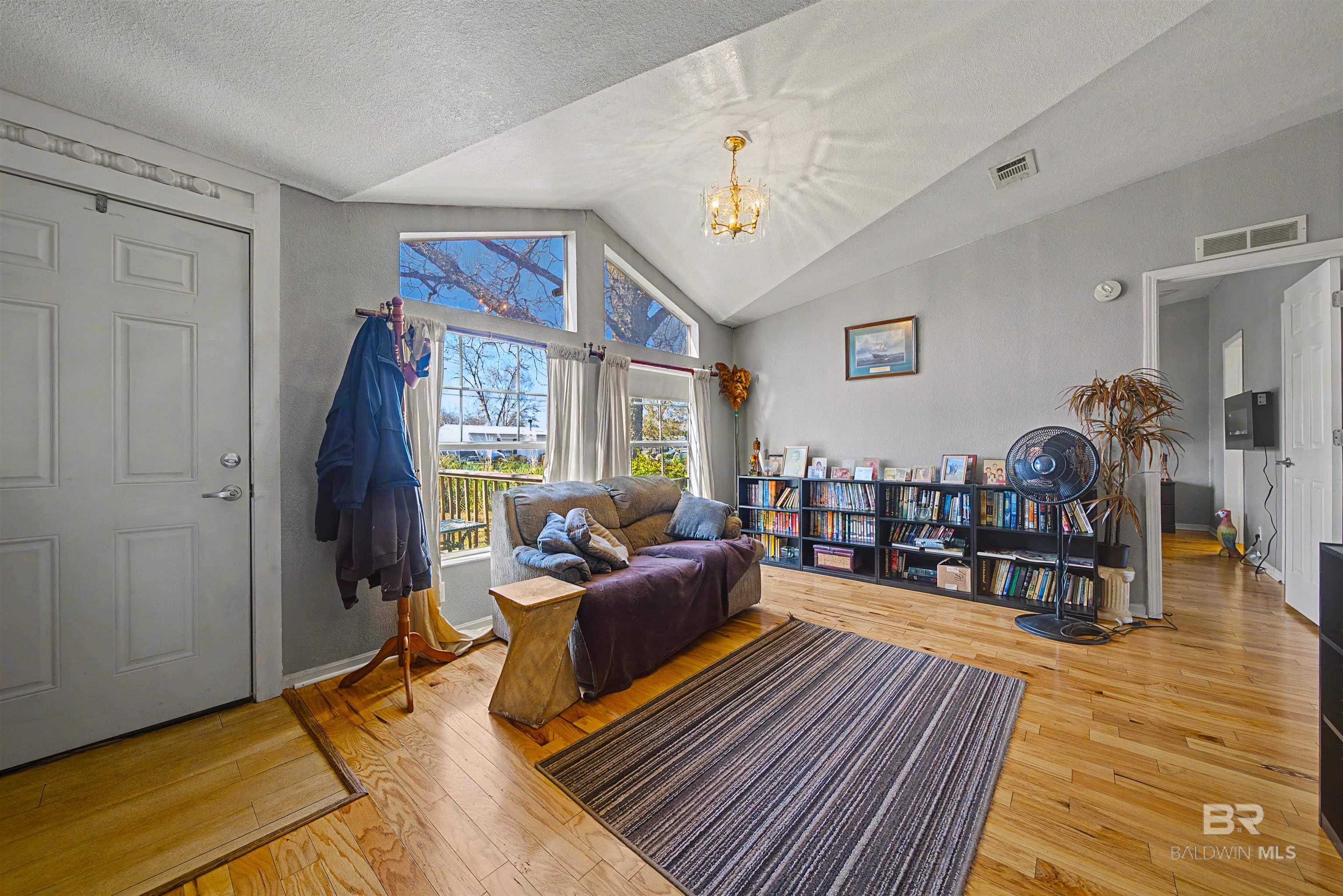 https://zimg.paragon.ice.com/ParagonImages/Property/PG/BCAR/390693/8/0/0/49417d55f4b5cda373e2046b09d6b8bc/7/7a89c703324dca2d641e6253c6ea14f2/390693-feb64287-dcf8-4e4e-b178-d631e5466800.JPG
