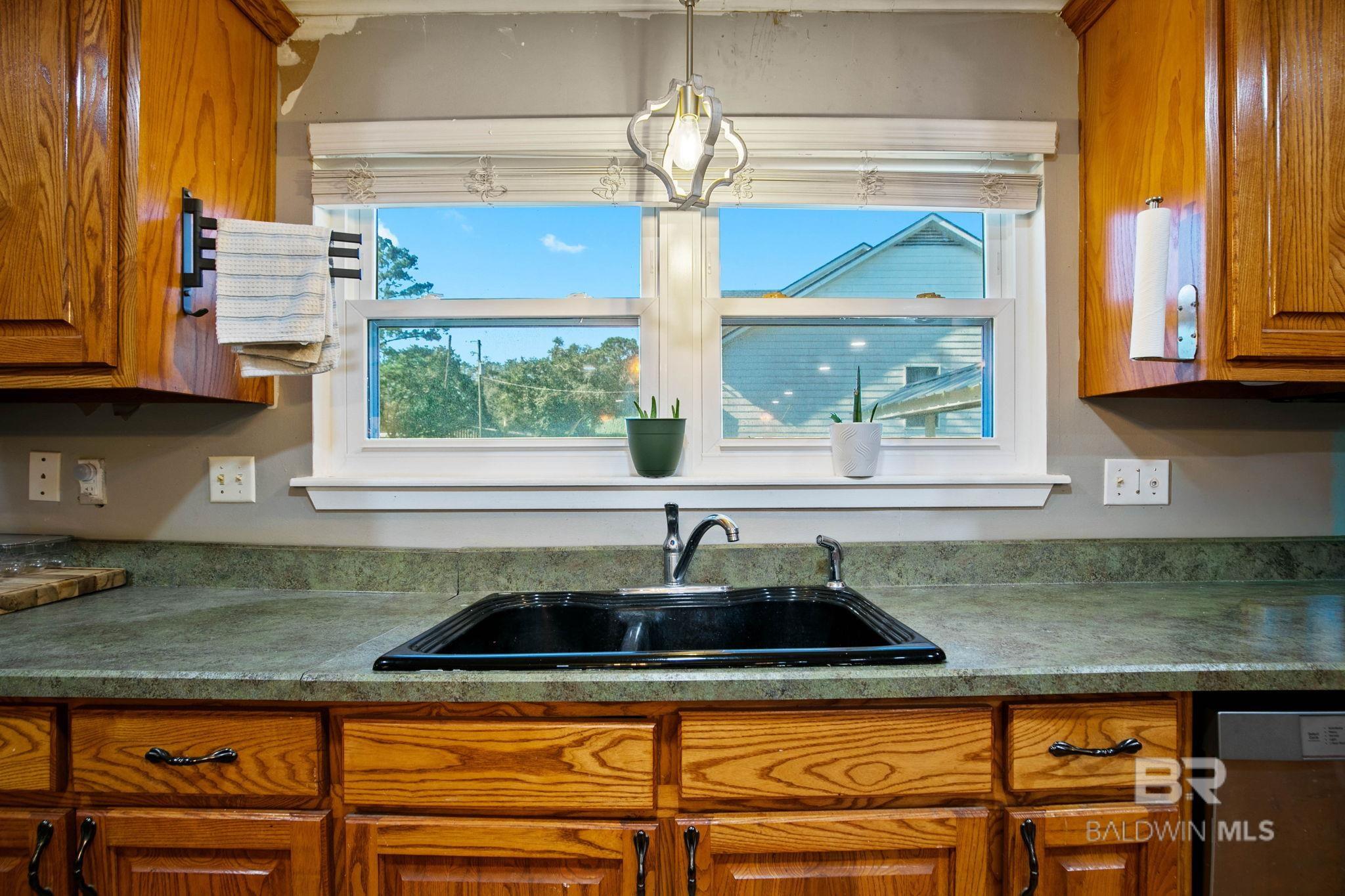 https://zimg.paragon.ice.com/ParagonImages/Property/PG/BCAR/390710/11/0/0/5f91c530743234be85b64c7ffe0c365e/7/0f94a2d3d5a1eab7aaf46bd33aba4fcf/390710-d46be10c-0137-4043-b05d-af7310c36ba0.JPG