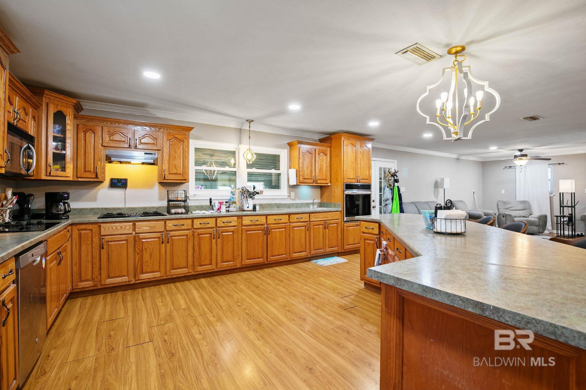 https://zimg.paragon.ice.com/ParagonImages/Property/PG/BCAR/390710/17/0/0/a4b8a7c4a14eab362633349f0f5f5b8b/7/0f94a2d3d5a1eab7aaf46bd33aba4fcf/390710-304e3a06-b1a8-40cf-92ee-bb1e3730881d.JPG