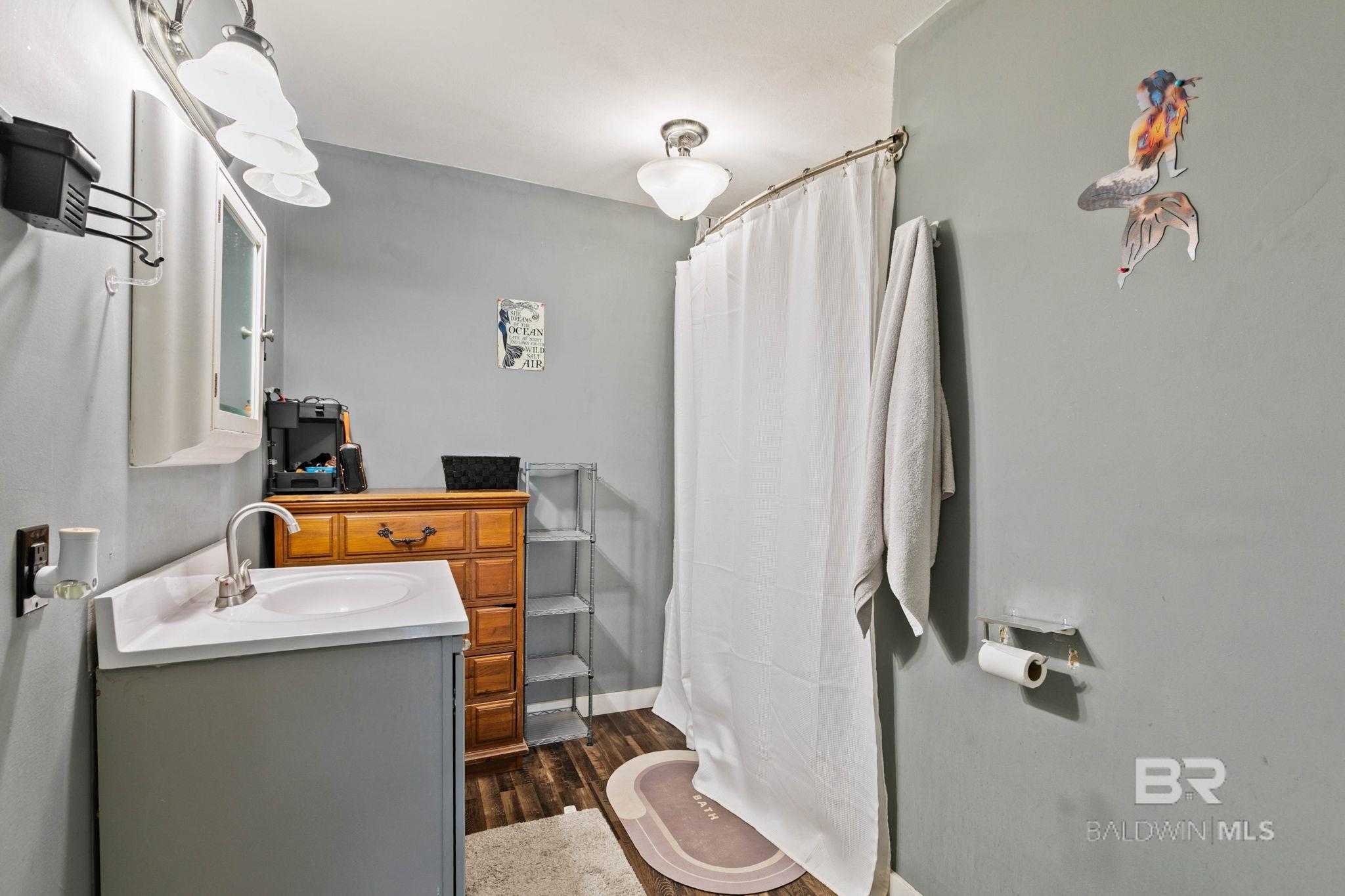 https://zimg.paragon.ice.com/ParagonImages/Property/PG/BCAR/390710/28/0/0/fde434e31f8978d204baa808429a28d8/7/0f94a2d3d5a1eab7aaf46bd33aba4fcf/390710-18dcb7ee-6052-44d0-82a4-aea94e4a5a84.JPG