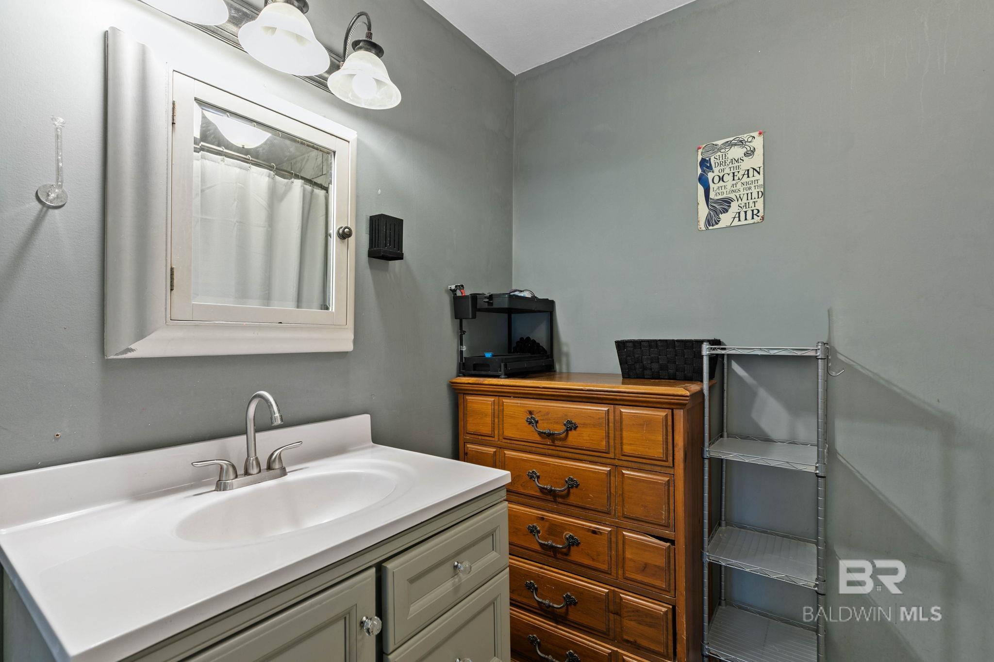 https://zimg.paragon.ice.com/ParagonImages/Property/PG/BCAR/390710/29/0/0/ee09640989f6e1d887d255b4cc75a6cf/7/0f94a2d3d5a1eab7aaf46bd33aba4fcf/390710-08424510-ef42-4d36-9bfd-7e8cf29a2352.JPG