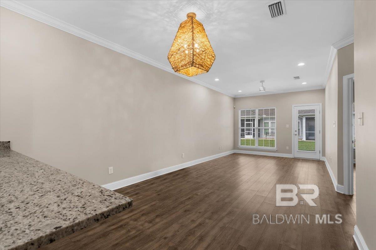 https://zimg.paragon.ice.com/ParagonImages/Property/PG/BCAR/391391/2/0/0/349f284607e70c7ed8580a2b44ac0779/7/b8d4aad44be535205ad49e4fb5329a95/391391-b9c1757f-0726-4bd5-9d95-dbb0bc5b4b3c.JPG