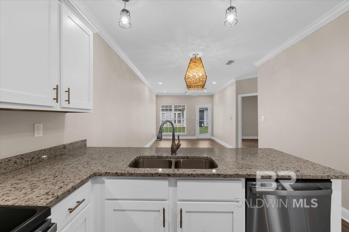 https://zimg.paragon.ice.com/ParagonImages/Property/PG/BCAR/391391/8/0/0/58f0d769a2cfda12fadd1454687f9de5/7/b8d4aad44be535205ad49e4fb5329a95/391391-48ddc891-fe56-4e83-a73d-d9f00d351e94.JPG