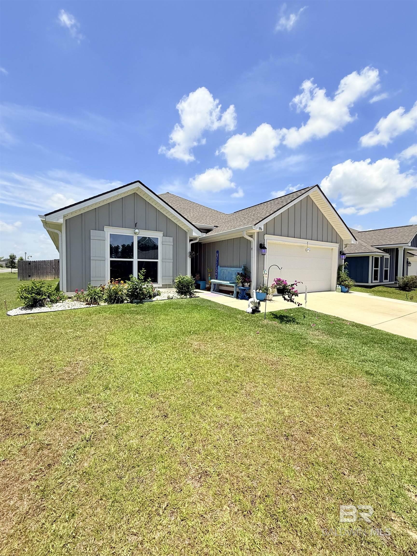 1186 Hayward Loop