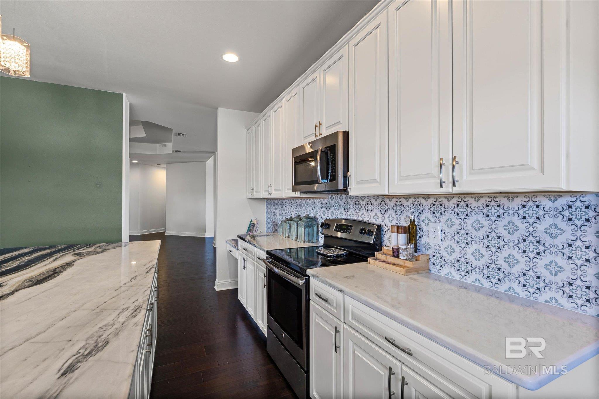 https://zimg.paragon.ice.com/ParagonImages/Property/PG/BCAR/391482/5/0/0/1b954f55296417548992eb42ef8b69a4/7/d1fe5514070f4d6725a19f79542f5174/391482-FAF2041B-4CF9-49C9-9580-2705087CD2EE.JPG