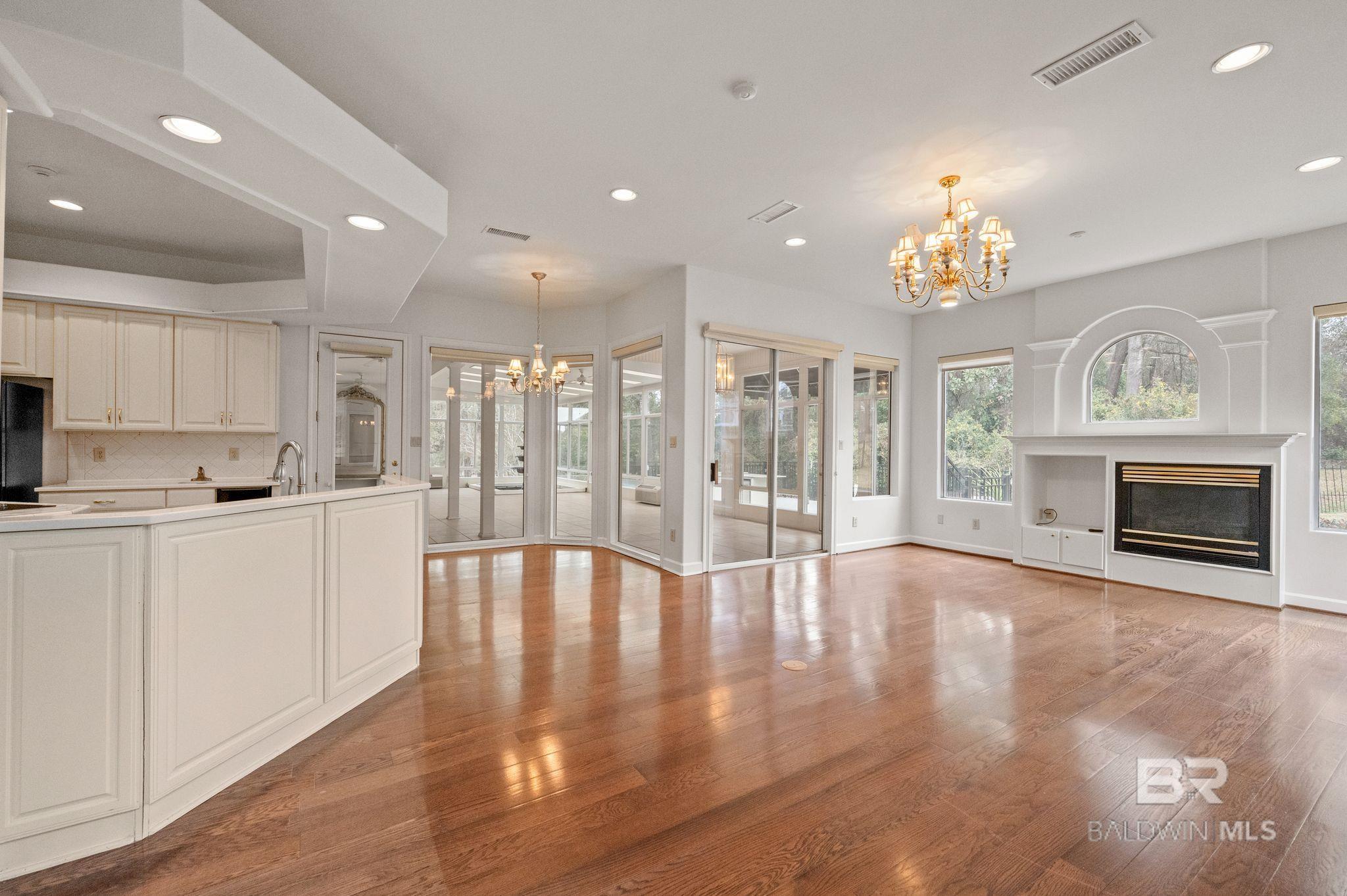 https://zimg.paragon.ice.com/ParagonImages/Property/PG/BCAR/391641/21/0/0/967dc525709ab51345484c1a321123f9/7/da3f4877e41e2bed74463935dd4e42be/391641-fdf19ac6-7fa9-4c7c-abcf-aa8e1eab9c95.JPG