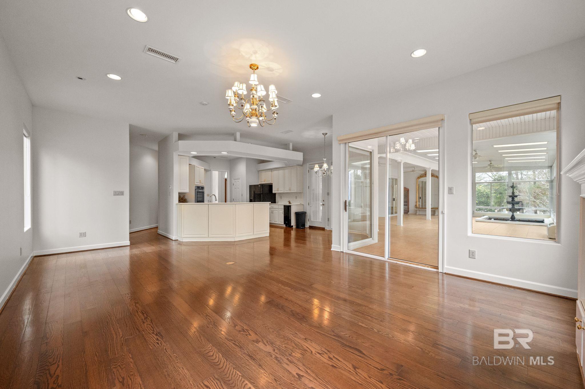 https://zimg.paragon.ice.com/ParagonImages/Property/PG/BCAR/391641/22/0/0/6ec409b27e2064ccd6f13174cf59a98b/7/da3f4877e41e2bed74463935dd4e42be/391641-ec5e7cba-1af0-4722-93df-37c4b97bc13c.JPG