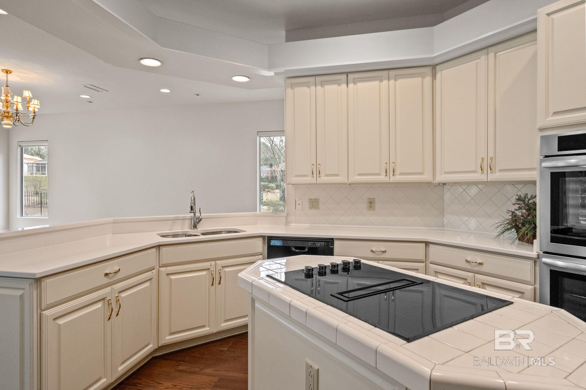 https://zimg.paragon.ice.com/ParagonImages/Property/PG/BCAR/391641/26/0/0/d413ab18c98fe1ec6064600b3b2faa2b/7/da3f4877e41e2bed74463935dd4e42be/391641-25ff733f-342d-4668-bb25-bf7f5d7de8a5.JPG