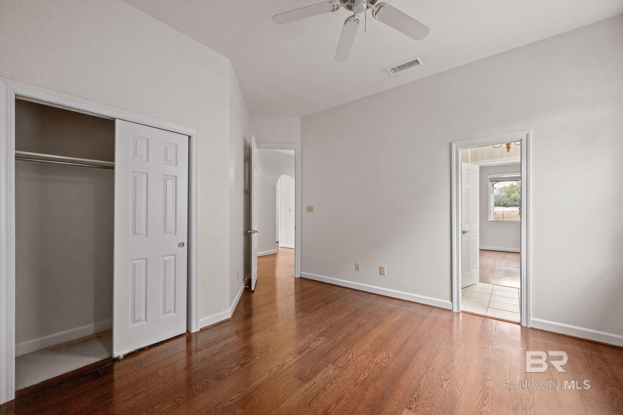 https://zimg.paragon.ice.com/ParagonImages/Property/PG/BCAR/391641/34/0/0/2ca6b56706dae9ab19b61846280da211/7/da3f4877e41e2bed74463935dd4e42be/391641-d51b4a33-ffac-4547-b451-c3f87df50b0a.JPG