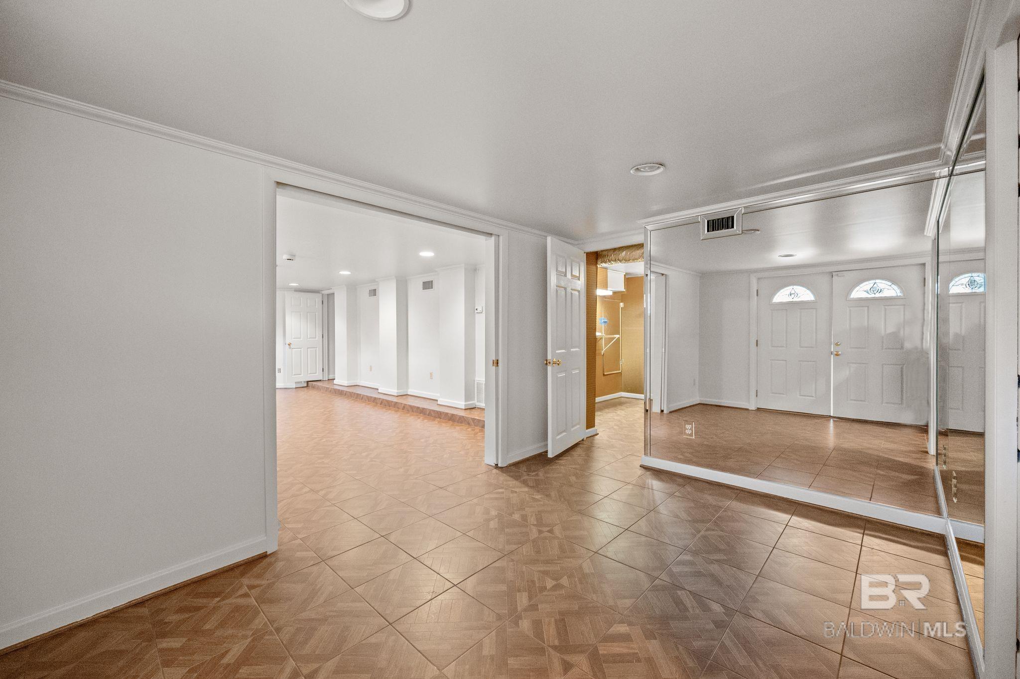 https://zimg.paragon.ice.com/ParagonImages/Property/PG/BCAR/391641/37/0/0/4a5e62baac192cc3da02a35a0cf61672/7/da3f4877e41e2bed74463935dd4e42be/391641-e0a710cd-1247-48b2-865f-ff10103b2266.JPG