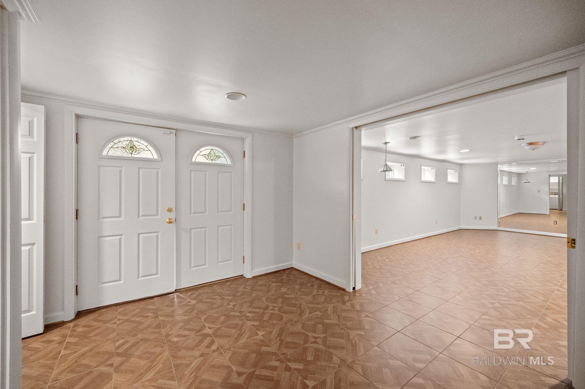 https://zimg.paragon.ice.com/ParagonImages/Property/PG/BCAR/391641/40/0/0/9e71456eafd33094ae8947fcb3f5c1e3/7/da3f4877e41e2bed74463935dd4e42be/391641-c6088c19-85dd-4868-8292-110269621eb4.JPG