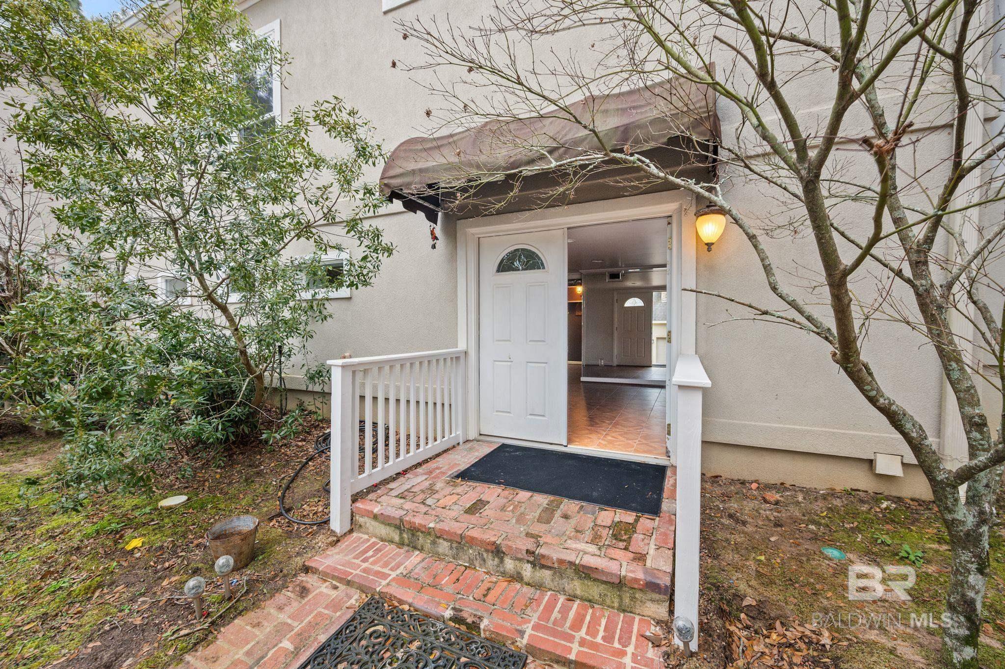 https://zimg.paragon.ice.com/ParagonImages/Property/PG/BCAR/391641/61/0/0/c60ff99fde6096520d3a1ca15e9624e5/7/da3f4877e41e2bed74463935dd4e42be/391641-f1b55c3c-c4b8-4f18-92dc-e96366e08121.JPG
