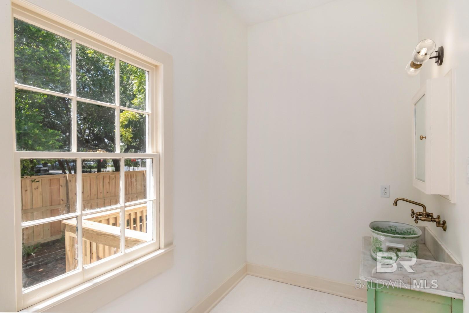 150 S Dearborn Street, Mobile, AL, 36602