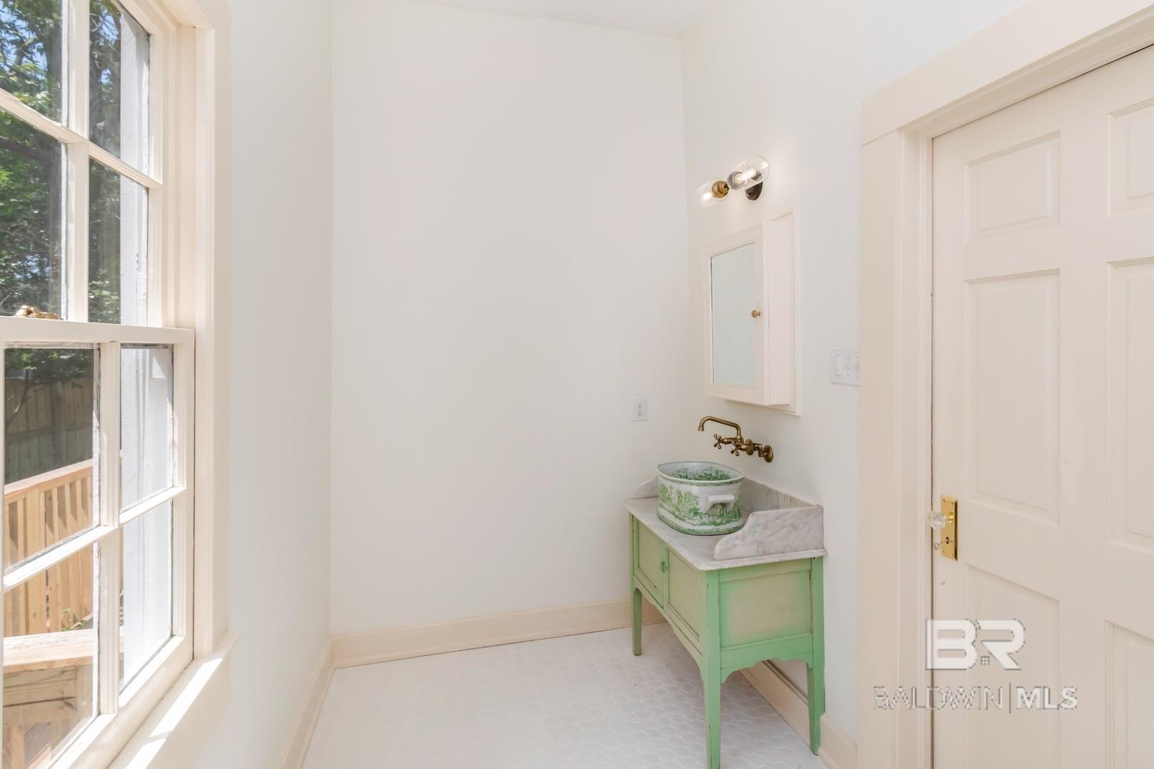 150 S Dearborn Street, Mobile, AL, 36602