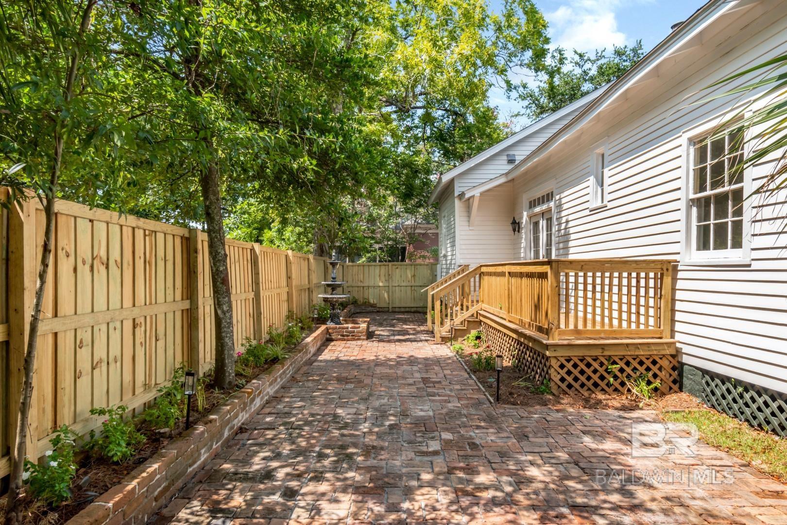 150 S Dearborn Street, Mobile, AL, 36602