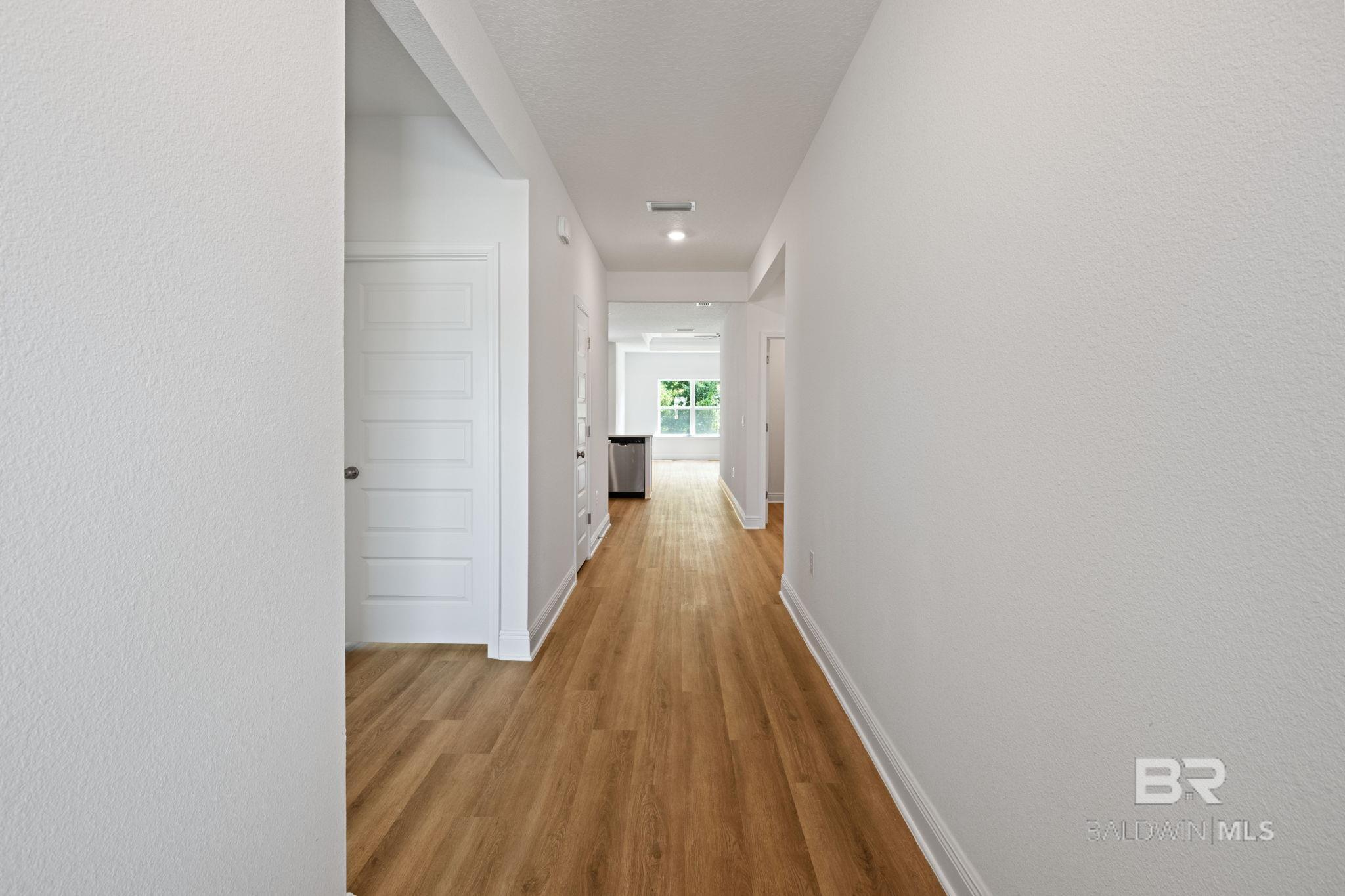 https://zimg.paragon.ice.com/ParagonImages/Property/PG/BCAR/392046/3/0/0/3b5f20486c6e5aacd54e01b50c8160e5/7/d860fef6a6b062cb6bc969c46c0d600d/392046-07133995-d908-44d2-8f99-589a2d6c70db.JPG