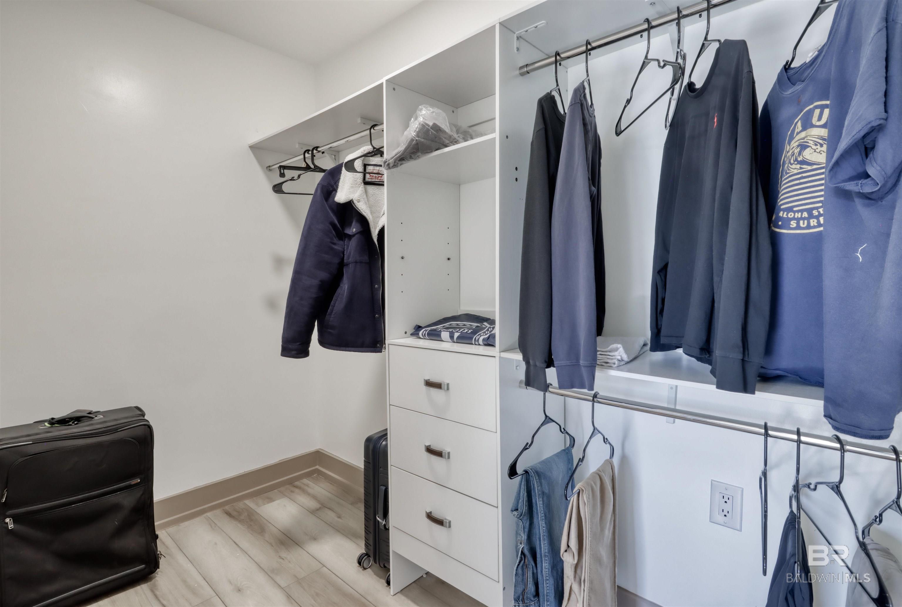 942 W Lagoon Avenue, Gulf Shores, AL, 36542