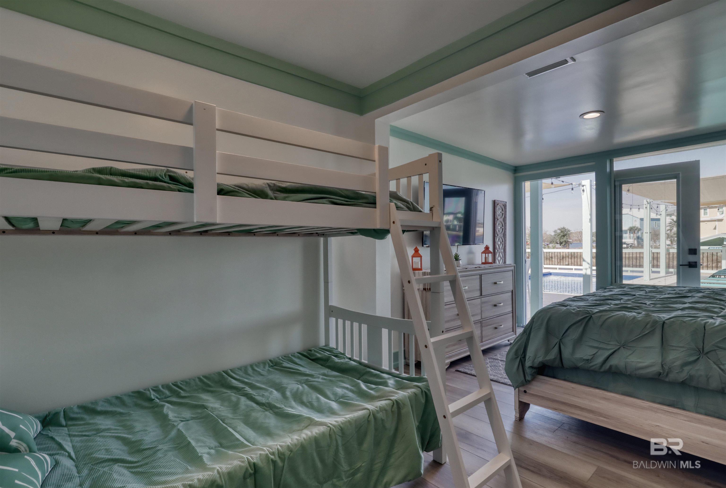 942 W Lagoon Avenue, Gulf Shores, AL, 36542