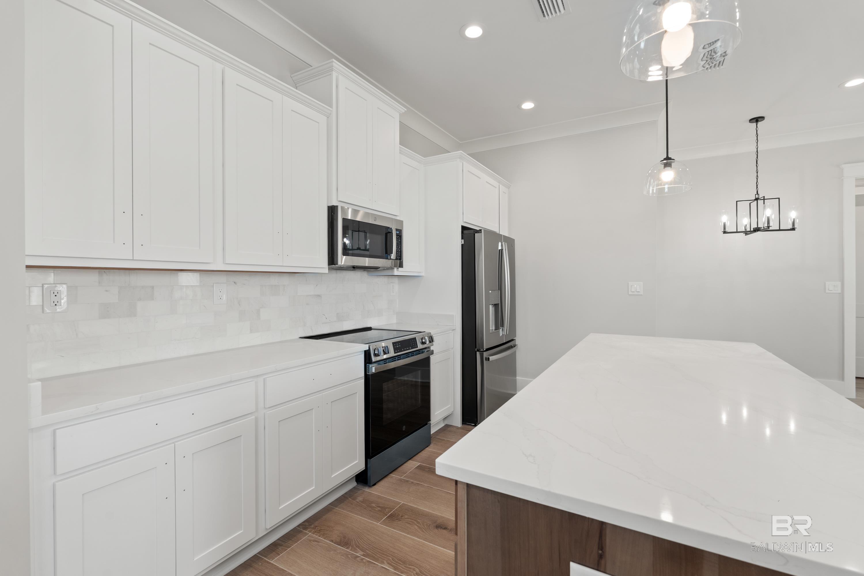 https://zimg.paragon.ice.com/ParagonImages/Property/PG/BCAR/392186/6/0/0/f87c768d95c796bdf779981d55a9ad97/7/0cb28579eca7917a0c027b9141680408/392186-9cd7dc1a-1f5e-4794-a17a-500206ff97a3.JPG