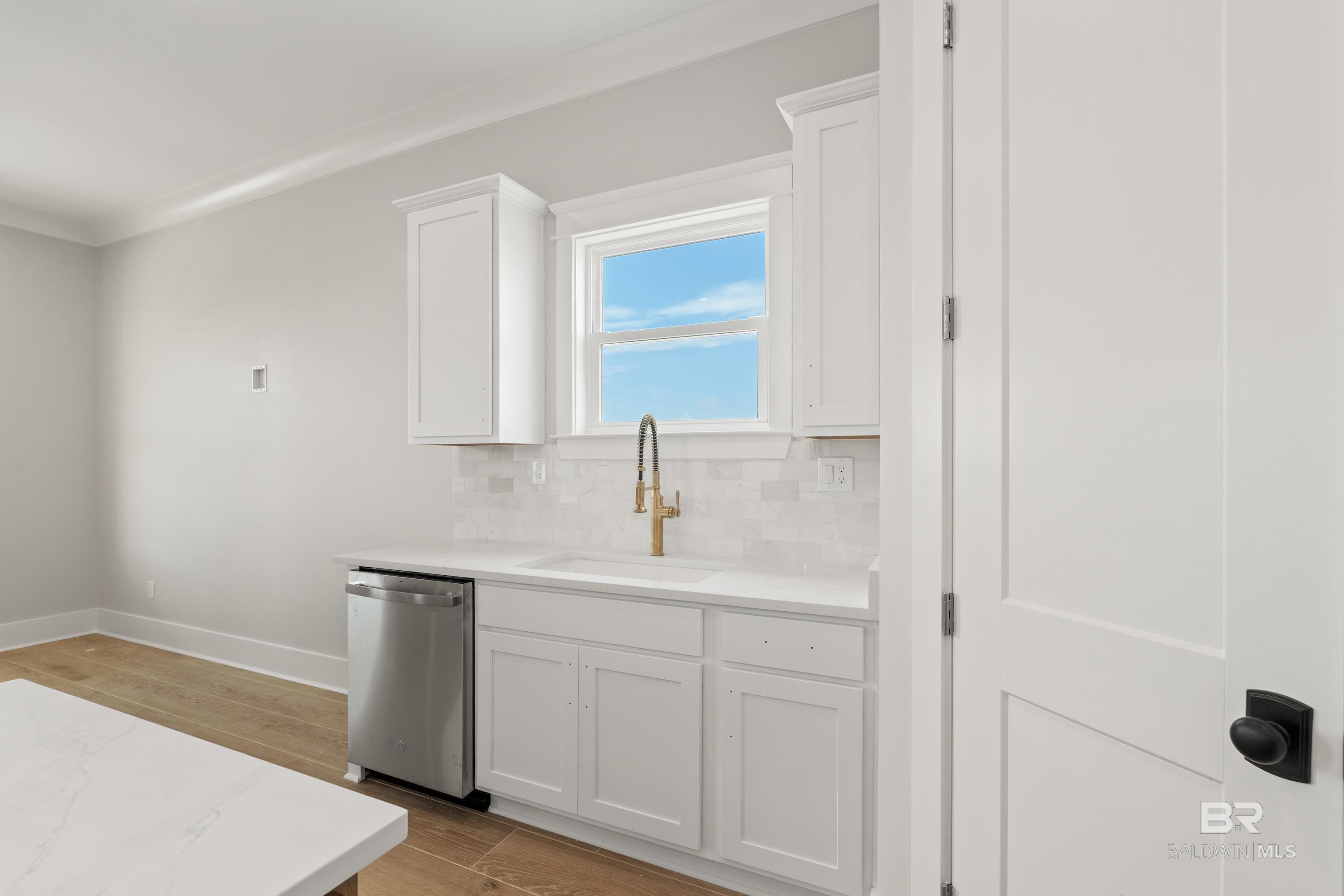 https://zimg.paragon.ice.com/ParagonImages/Property/PG/BCAR/392186/8/0/0/6a186b8e1b8fac40126d8e6607d9c075/7/0cb28579eca7917a0c027b9141680408/392186-b21db399-d88f-4b87-9b96-b62449559fcc.JPG