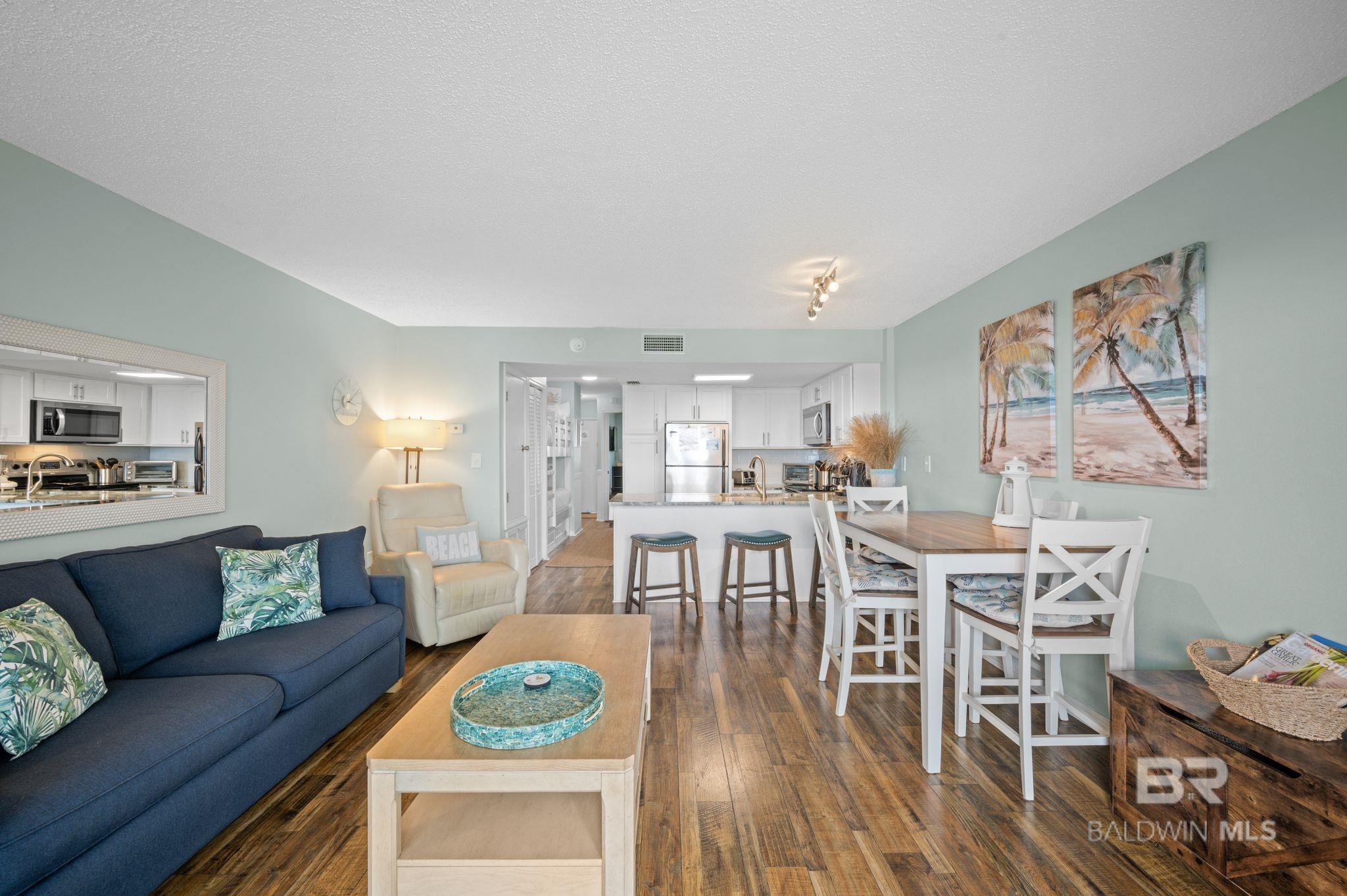 https://zimg.paragon.ice.com/ParagonImages/Property/PG/BCAR/392228/13/0/0/e2322510eaa52f4fd812410a66591307/7/11bcf0341ce27529dd243b94e6b058c0/392228-4F5A681B-3D6A-42E8-BD08-21C400EBED98.JPG